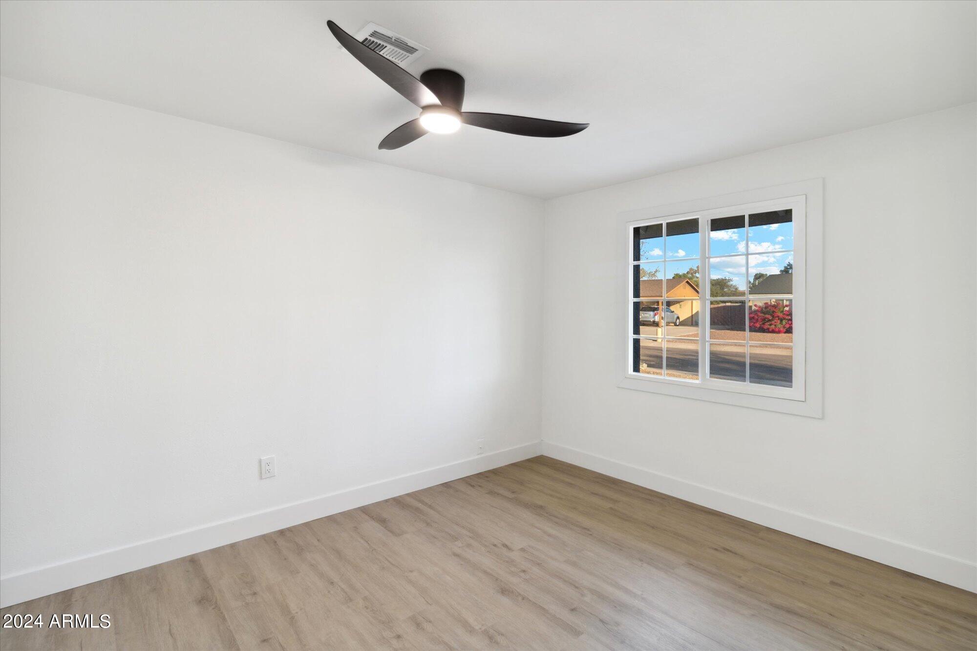 3621 E PERSHING Avenue