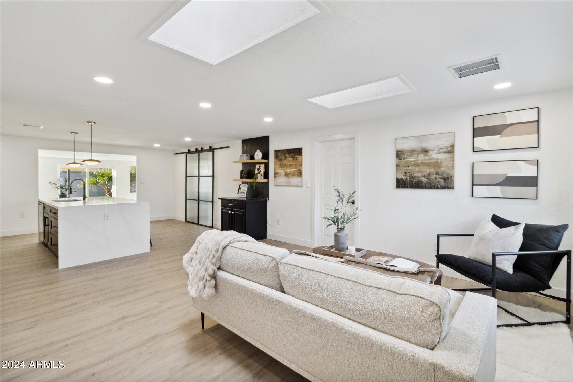 3621 E PERSHING Avenue