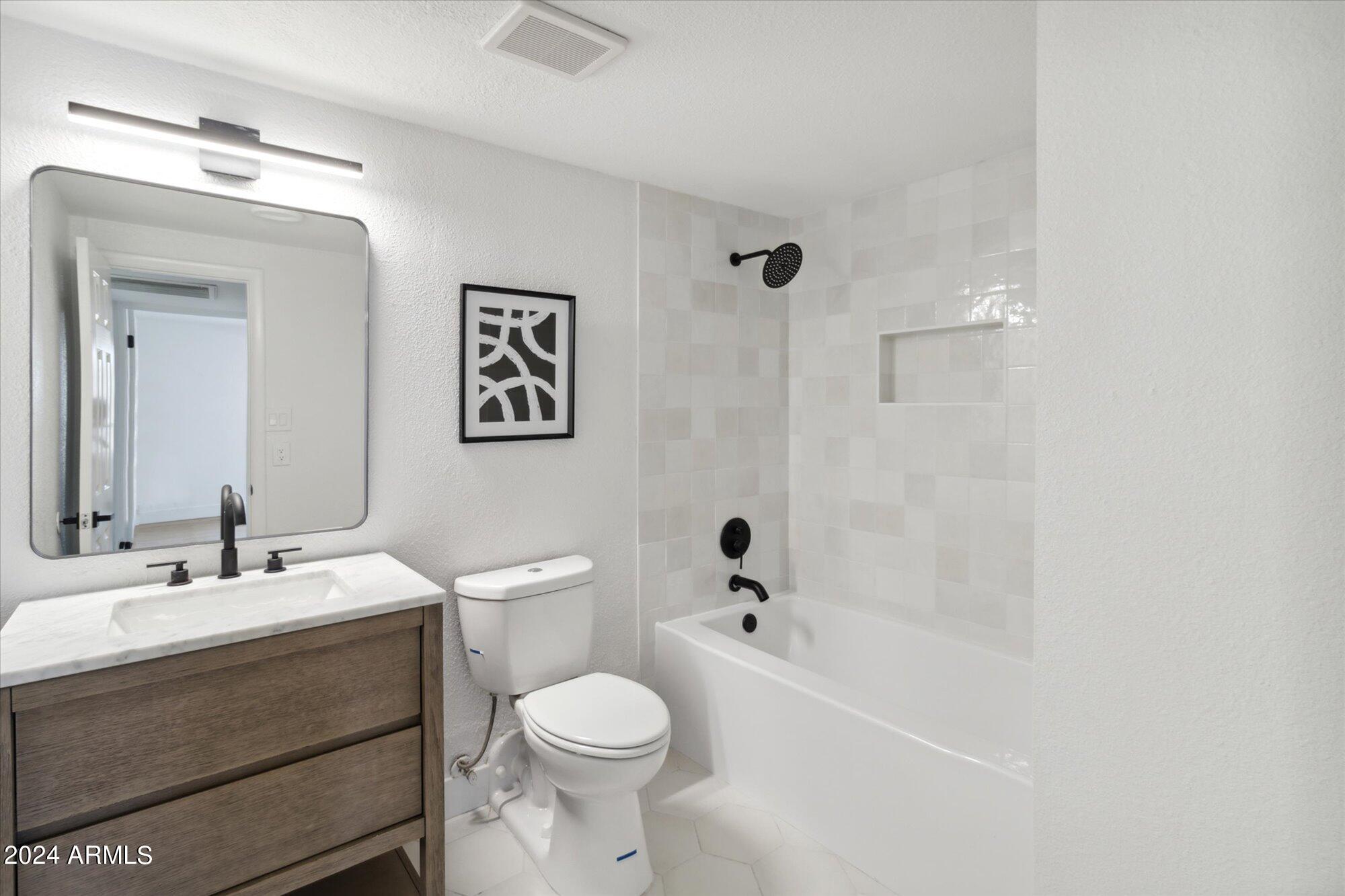 3621 E PERSHING Avenue