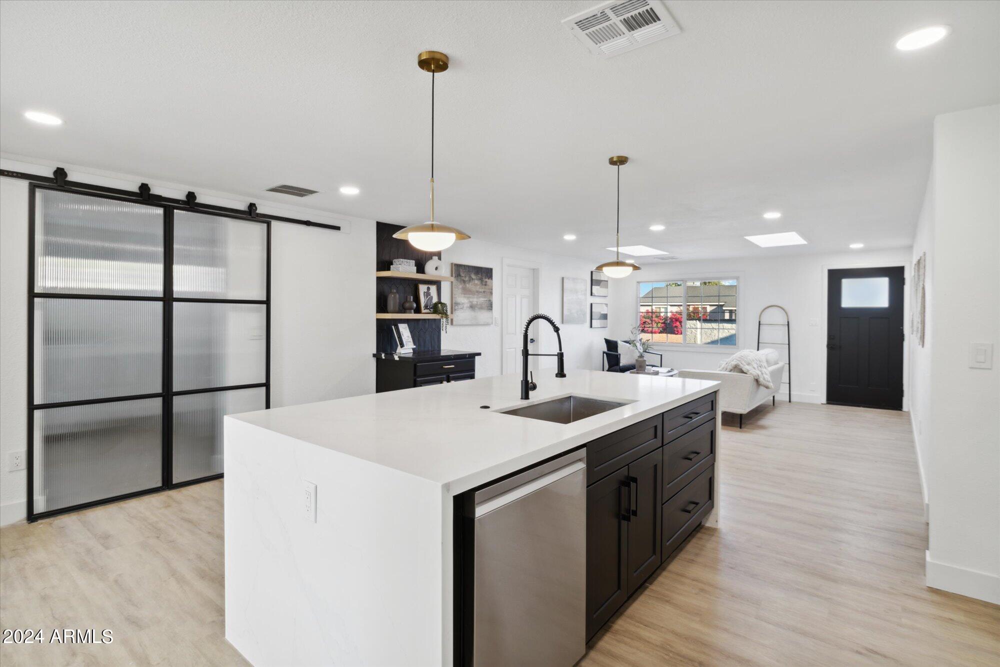 3621 E PERSHING Avenue