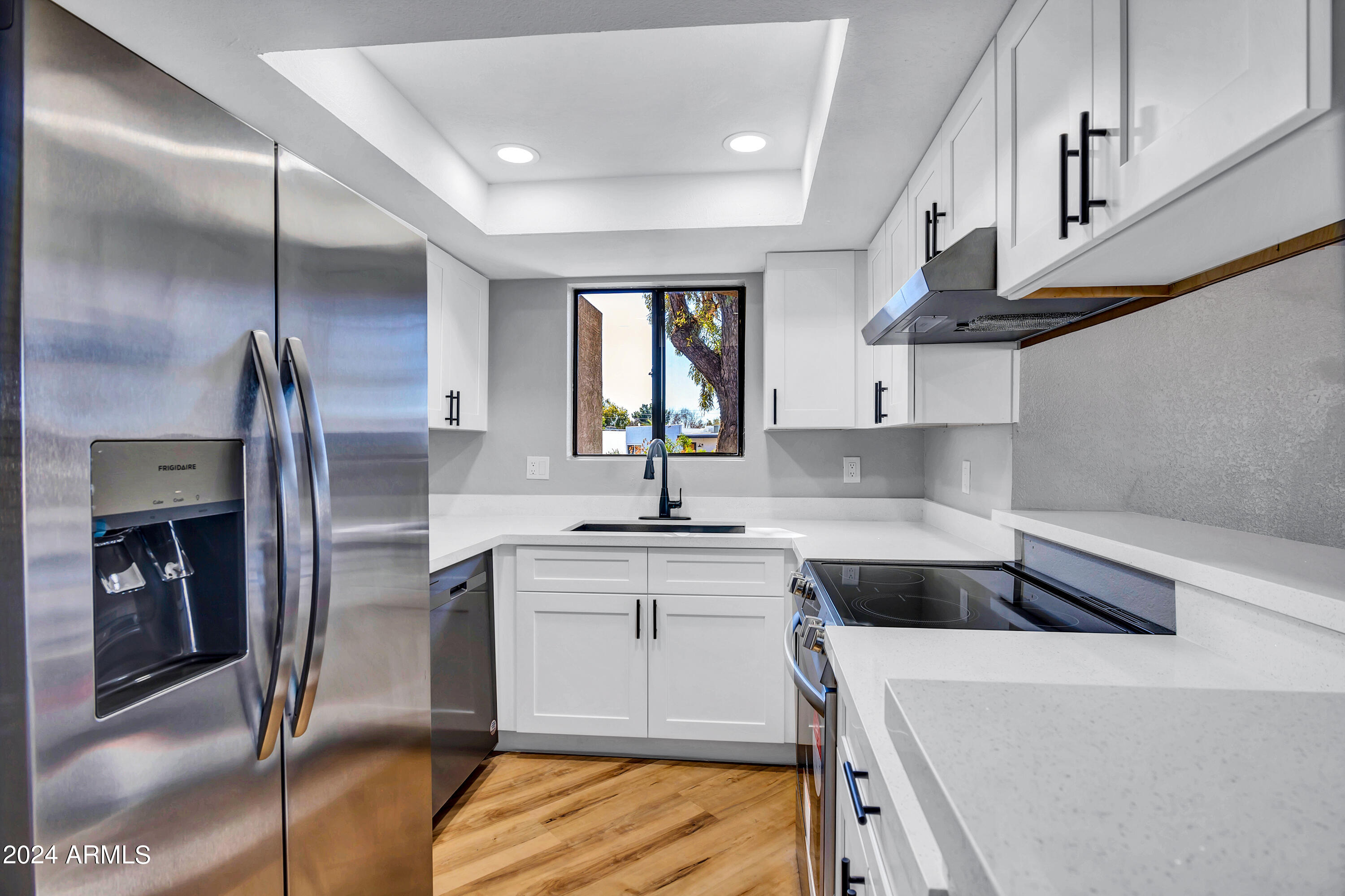 1352 E HIGHLAND Avenue, 212