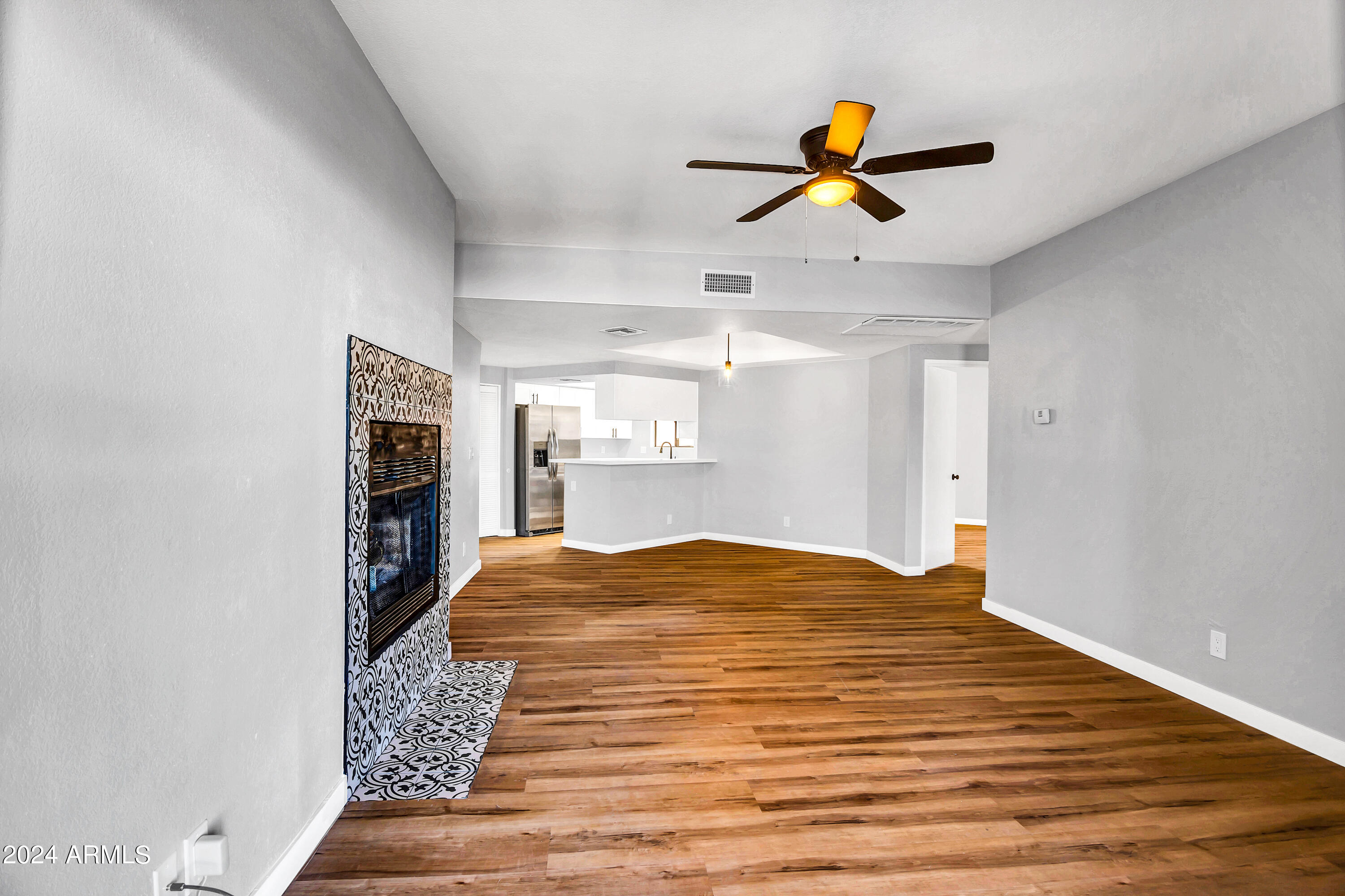 1352 E HIGHLAND Avenue, 212