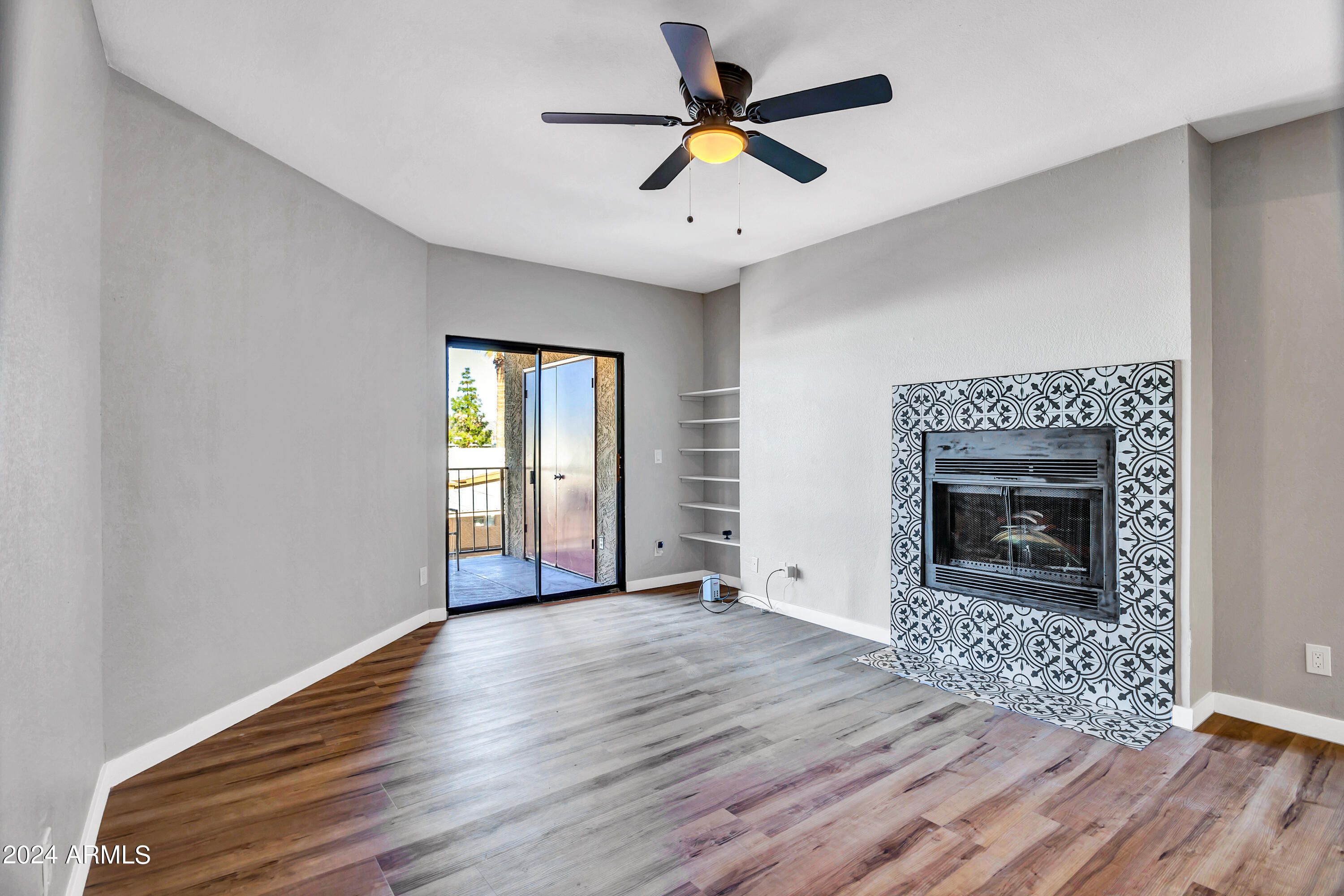 1352 E HIGHLAND Avenue, 212