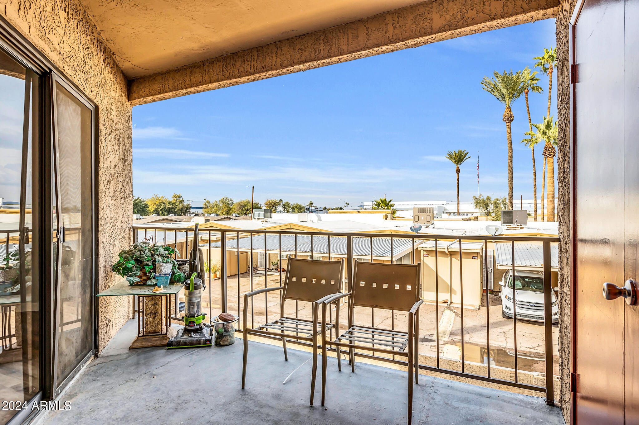 1352 E HIGHLAND Avenue, 212