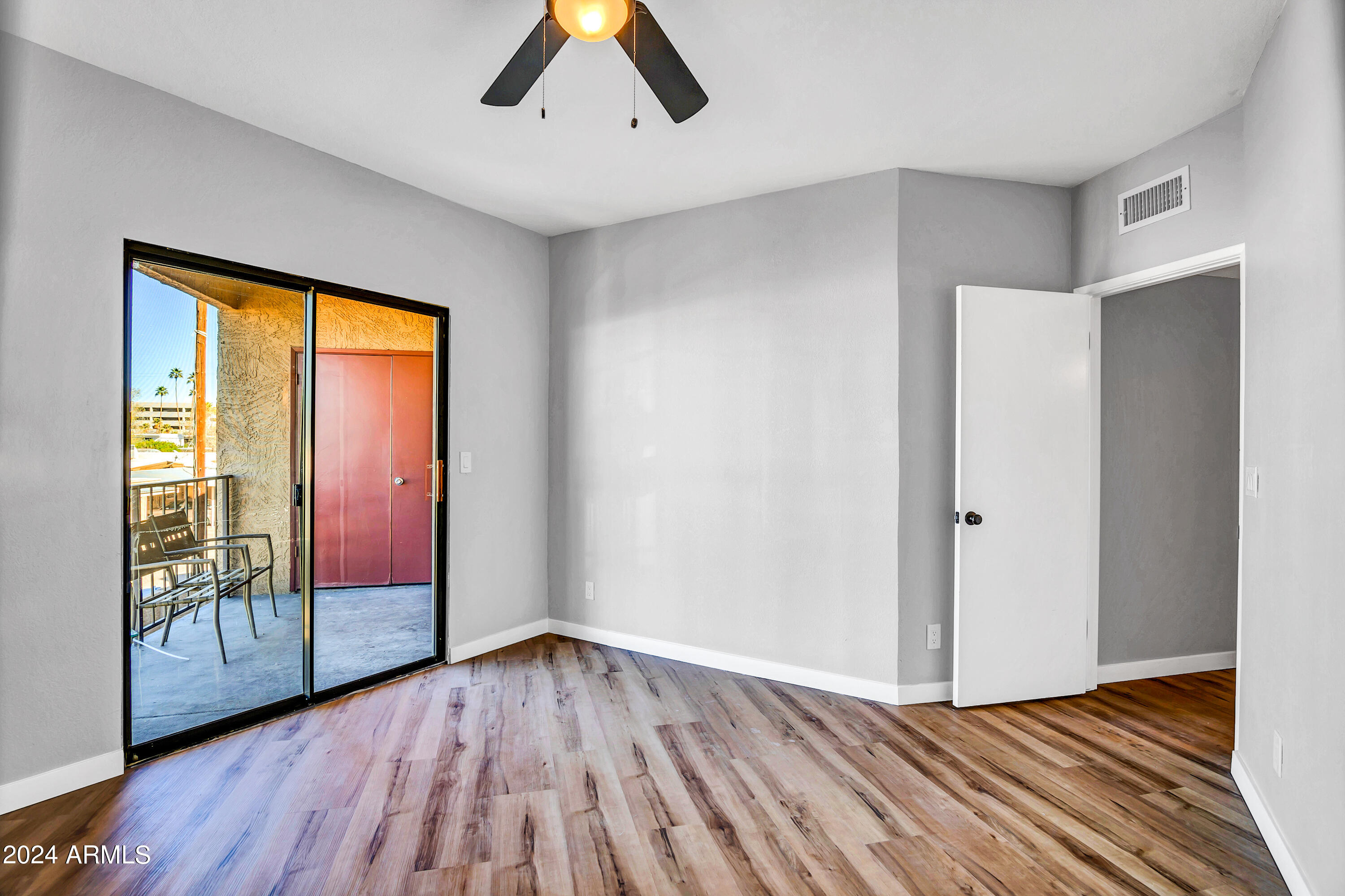 1352 E HIGHLAND Avenue, 212