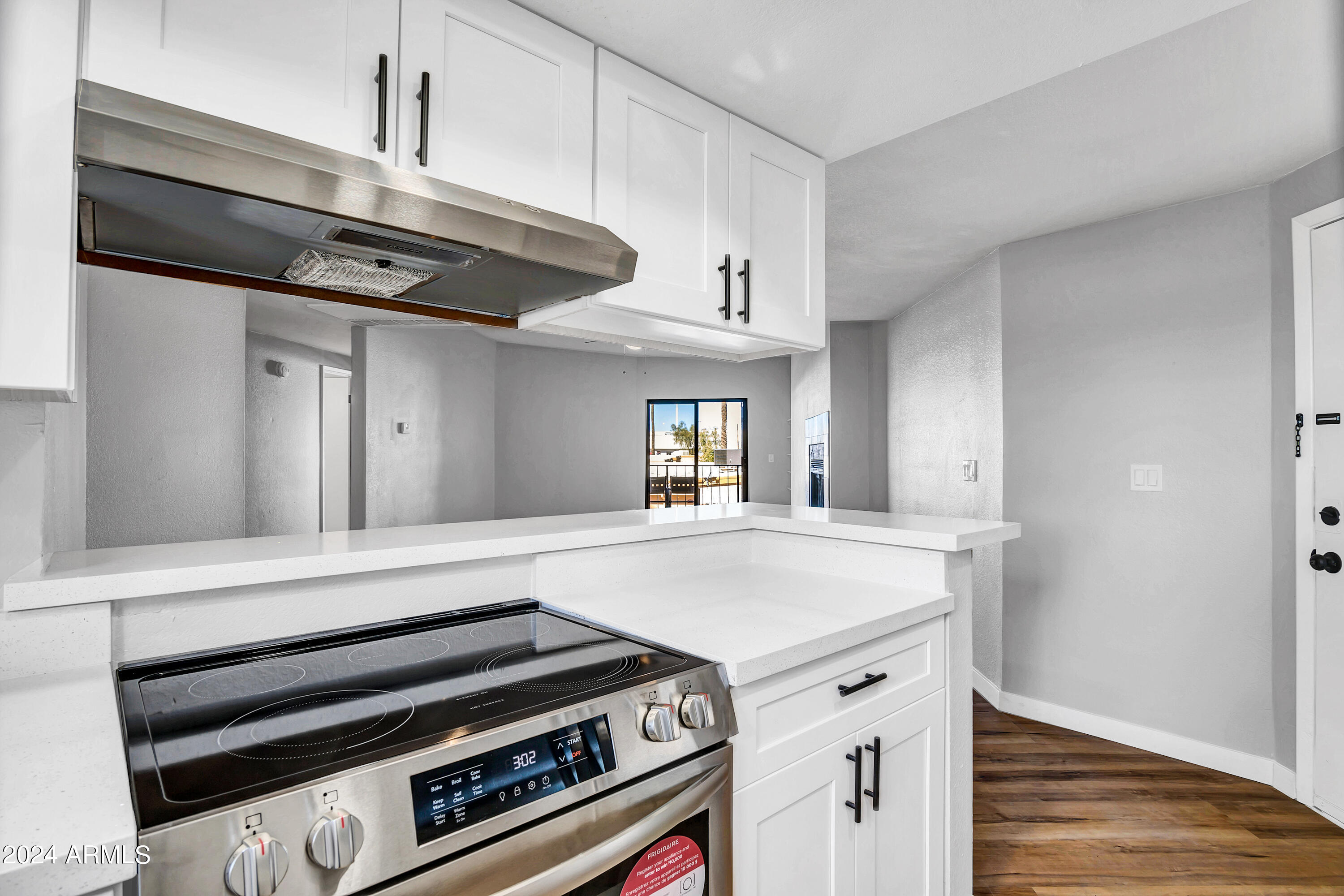 1352 E HIGHLAND Avenue, 212