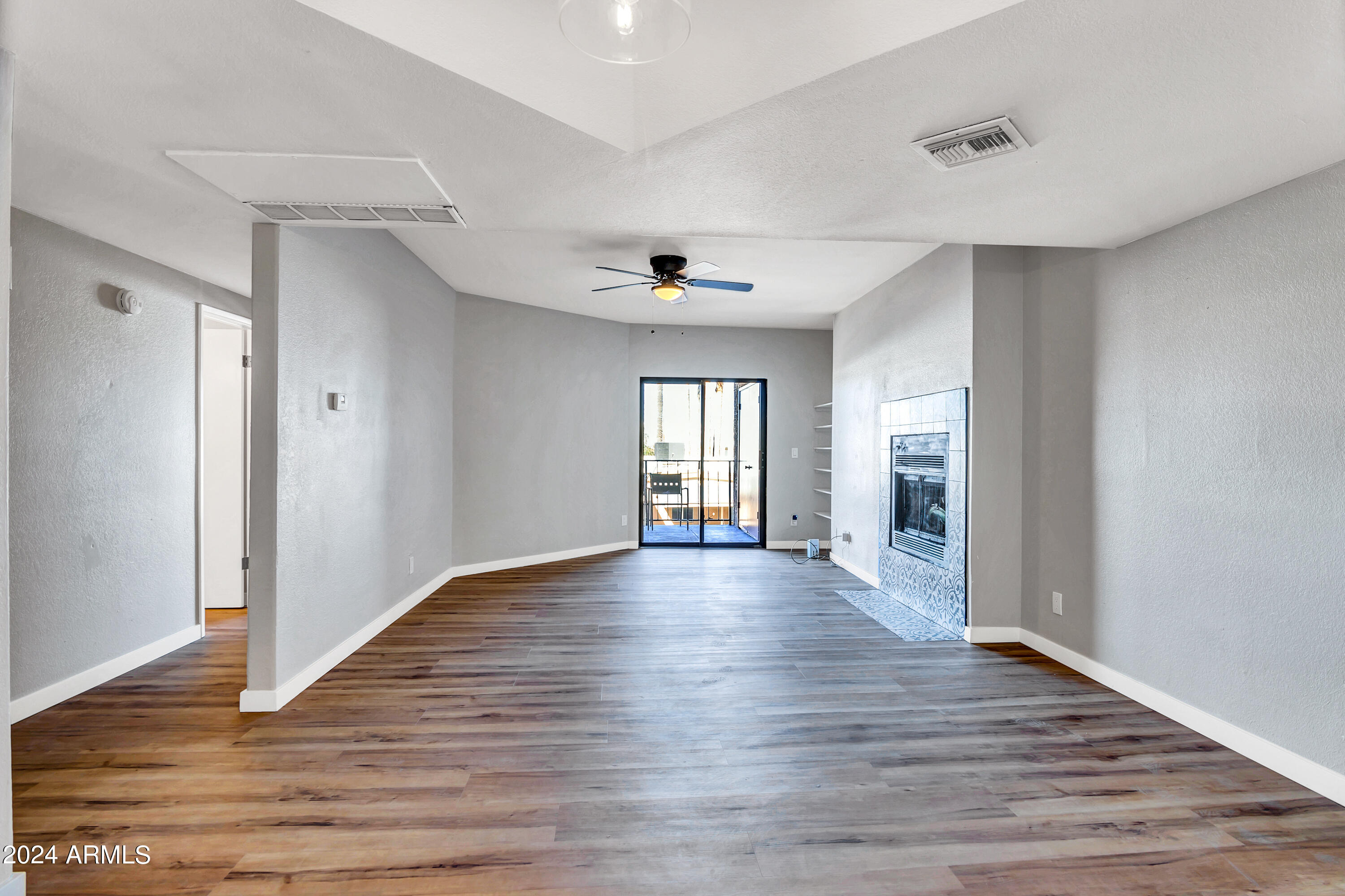 1352 E HIGHLAND Avenue, 212