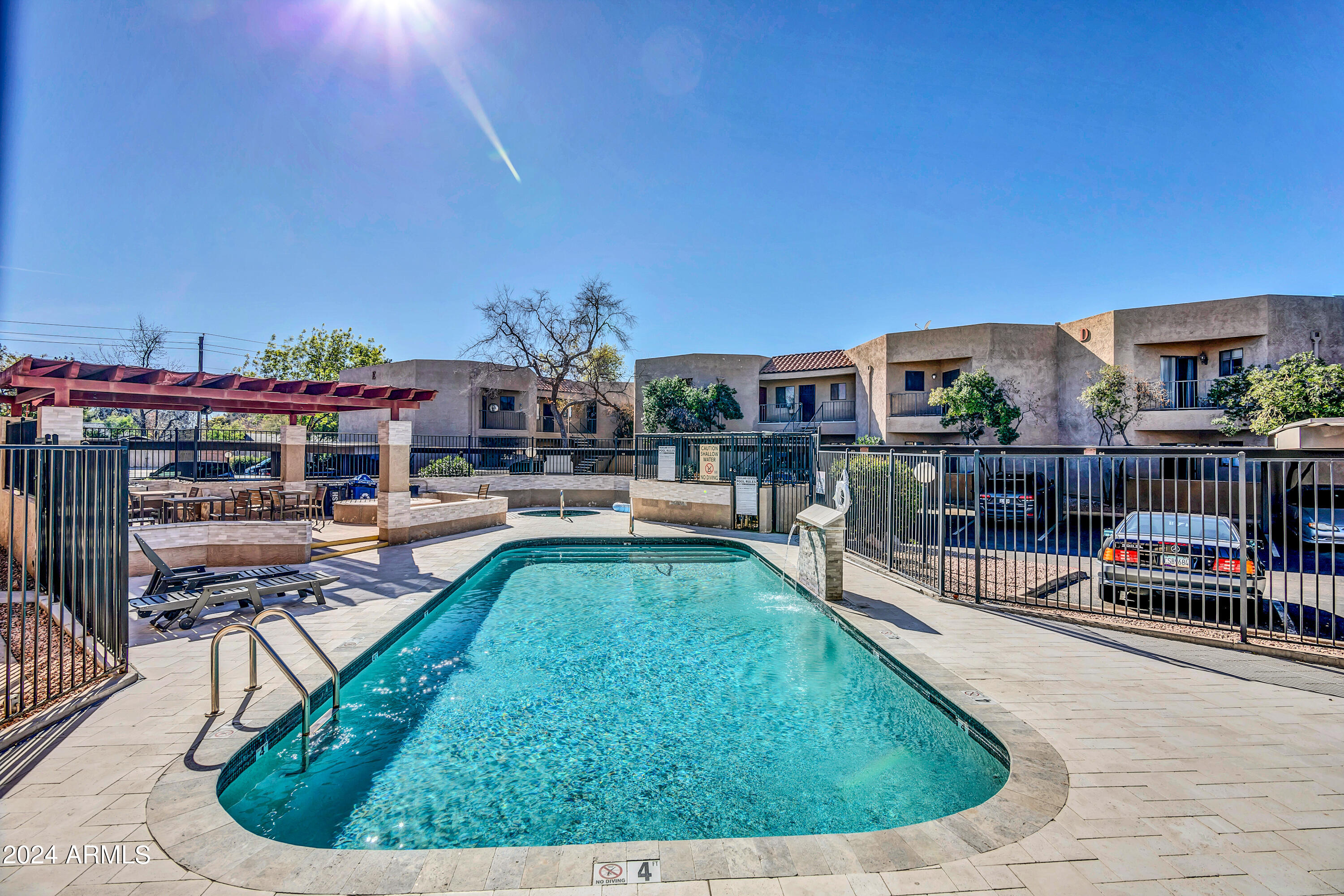 1352 E HIGHLAND Avenue, 212