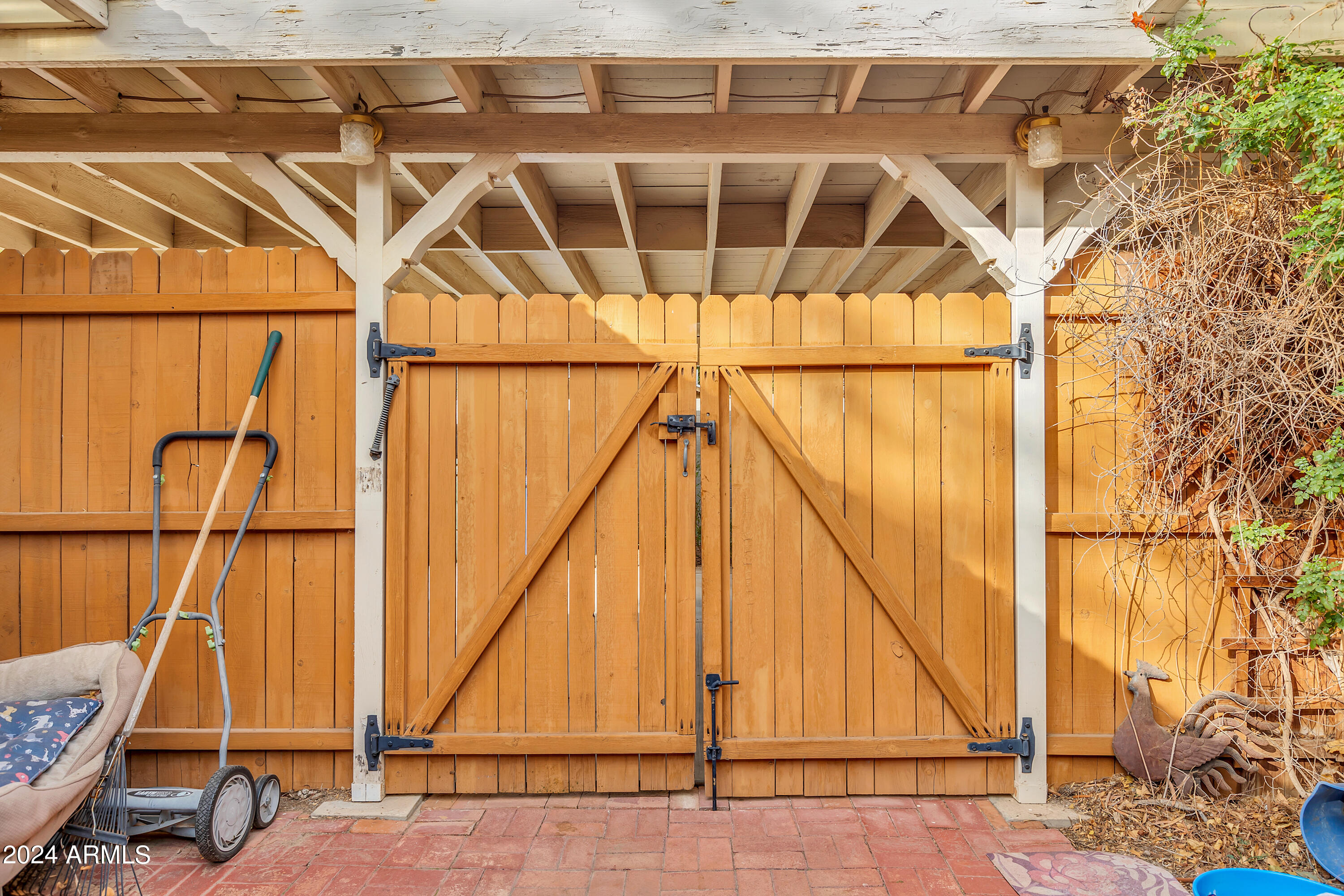 2430 E SHERIDAN Street