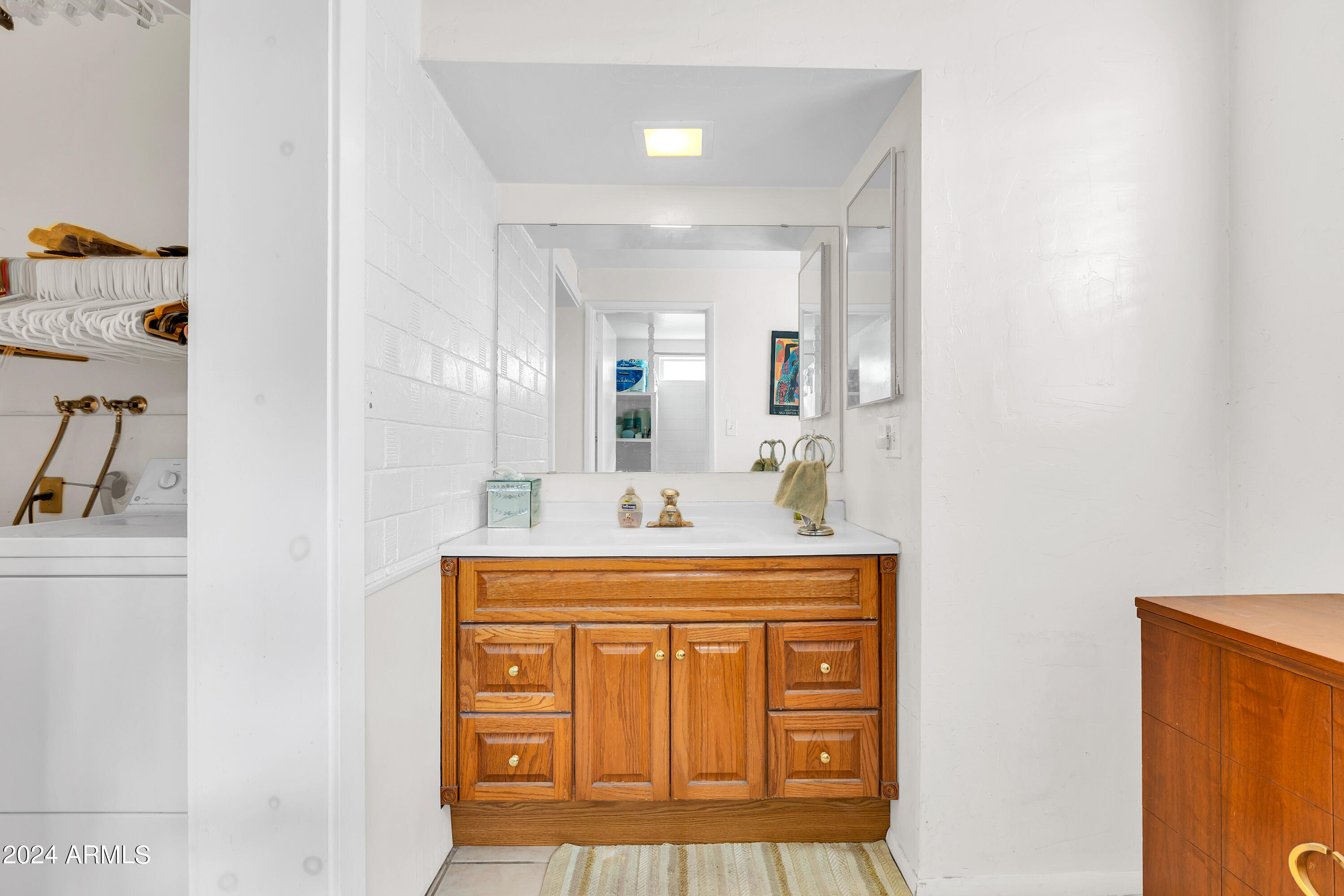 2430 E SHERIDAN Street