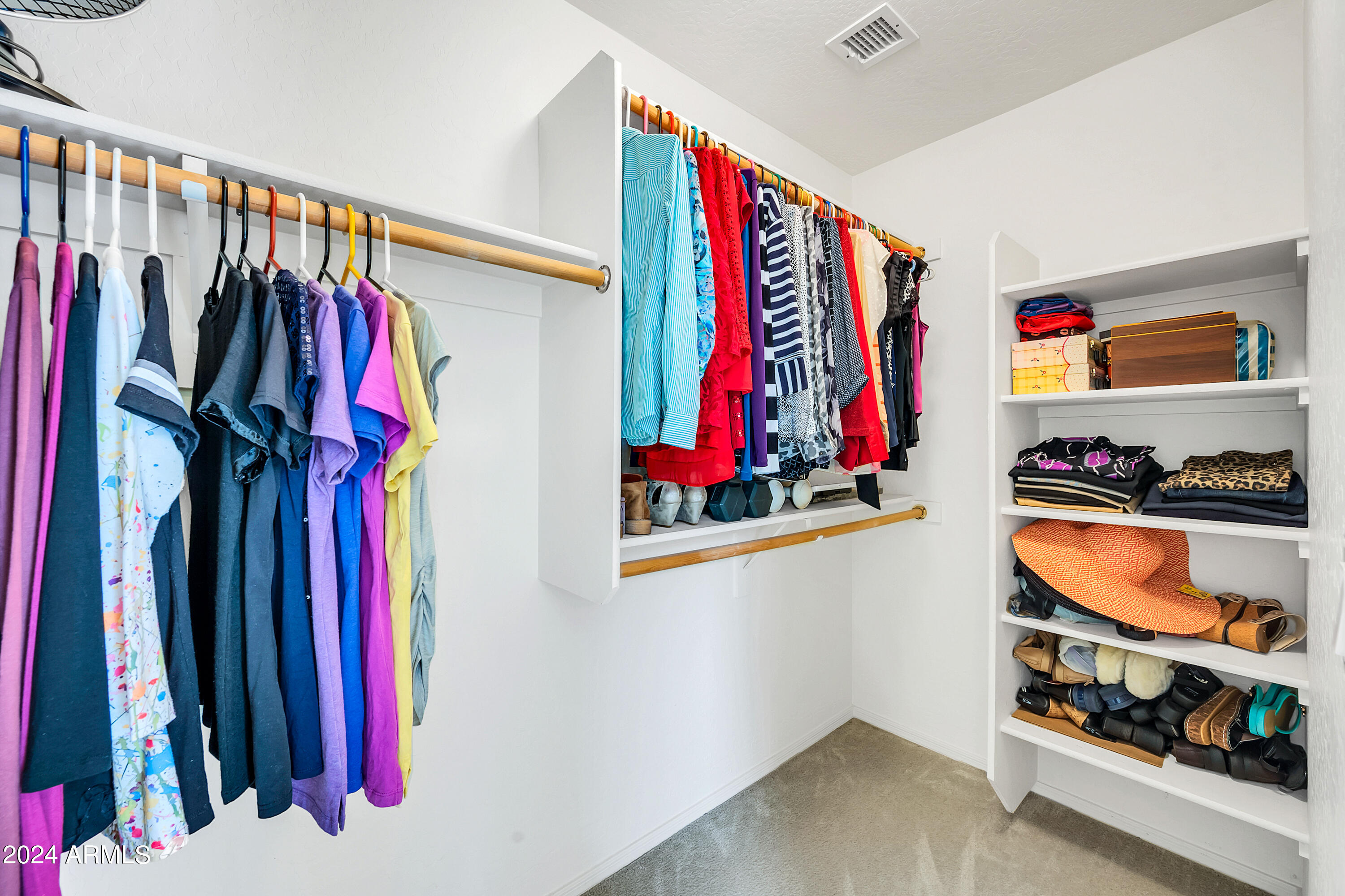 2717 E HARTFORD Avenue