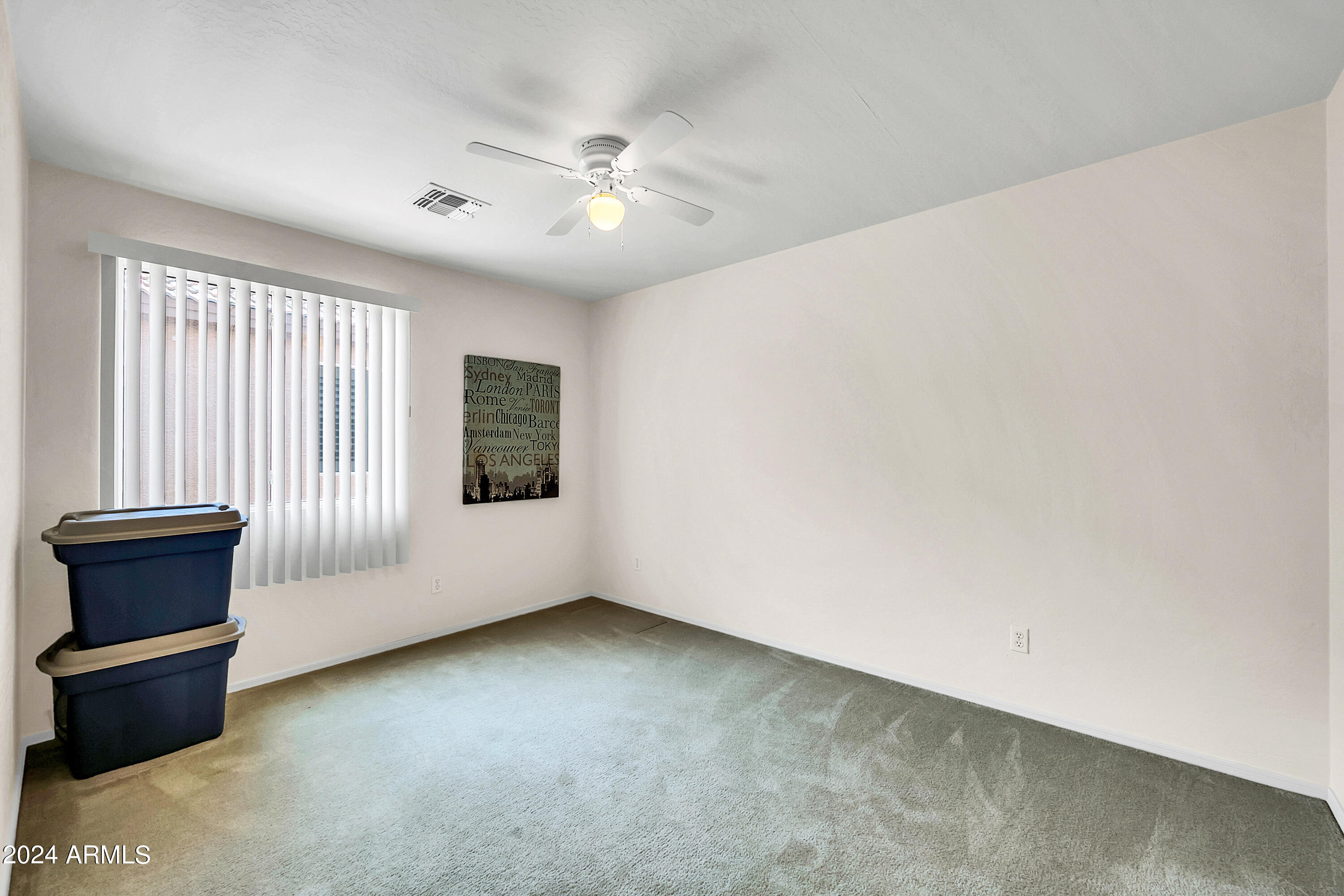 2717 E HARTFORD Avenue