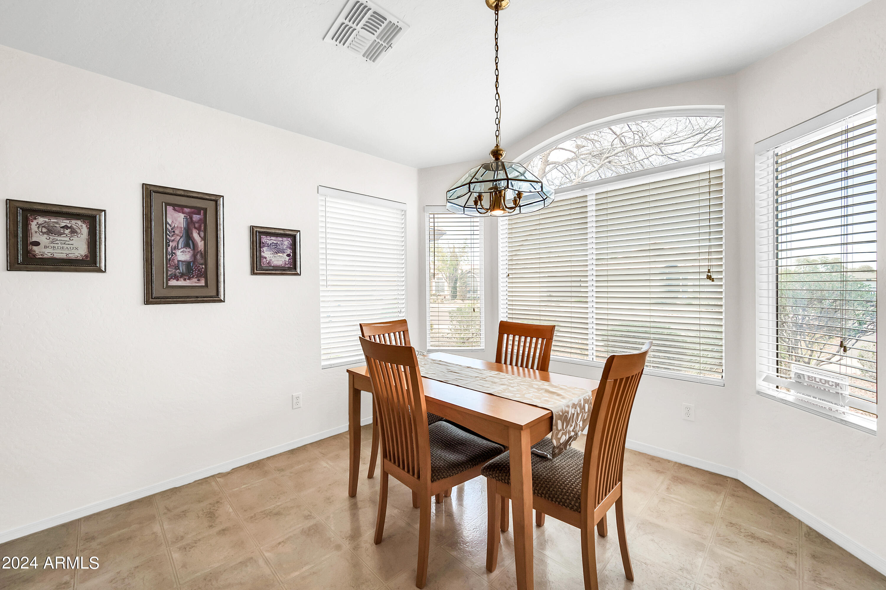 2717 E HARTFORD Avenue