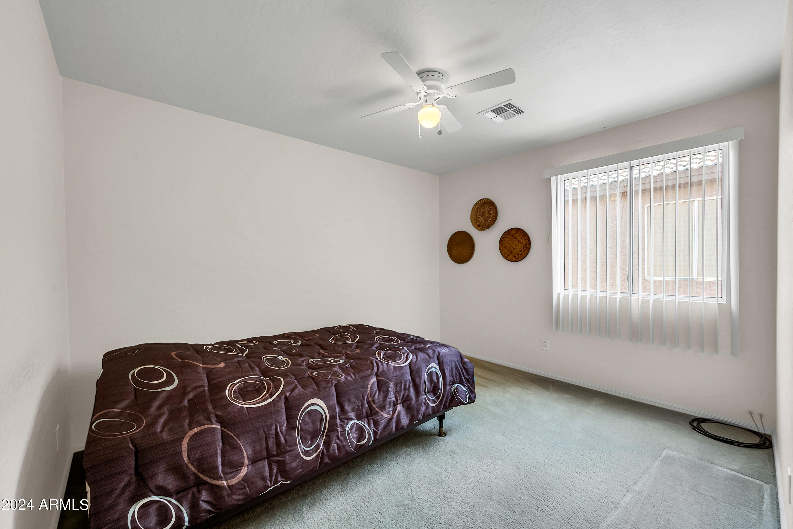 2717 E HARTFORD Avenue