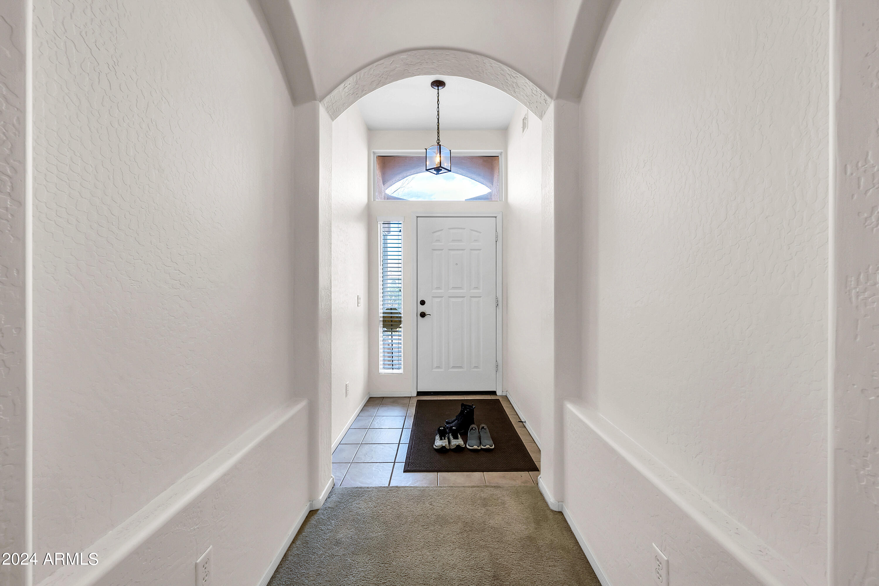 2717 E HARTFORD Avenue