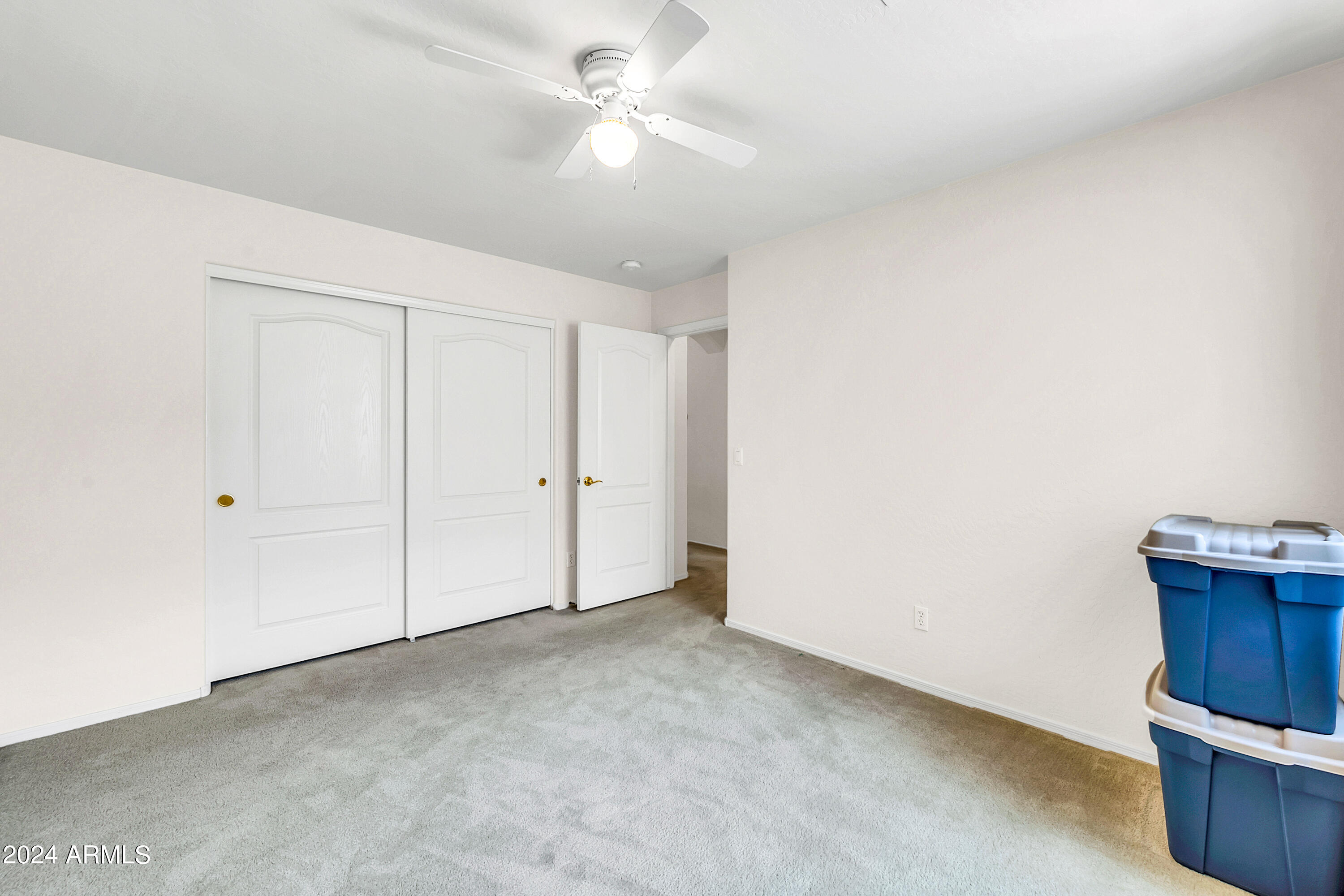 2717 E HARTFORD Avenue