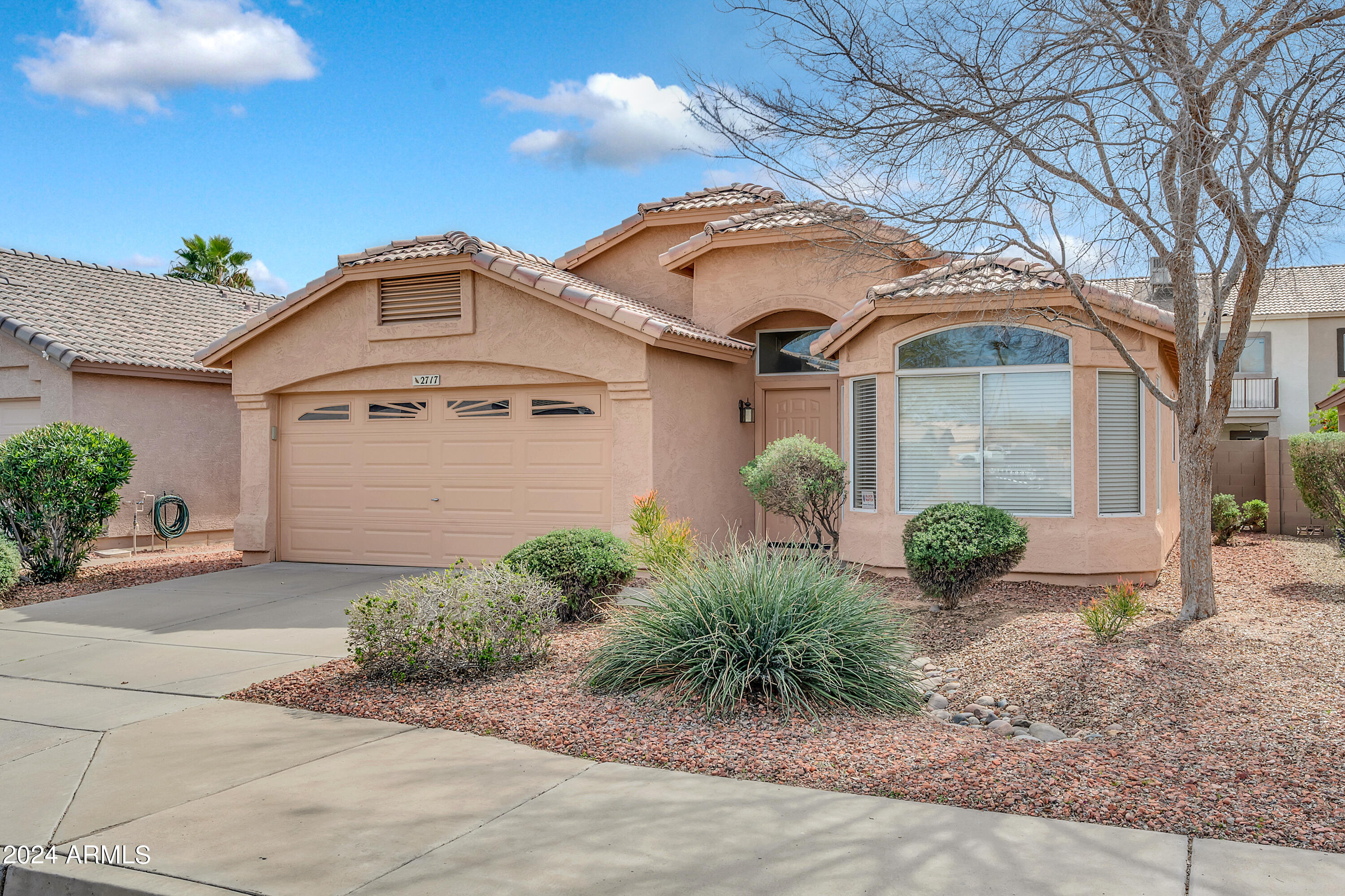 2717 E HARTFORD Avenue