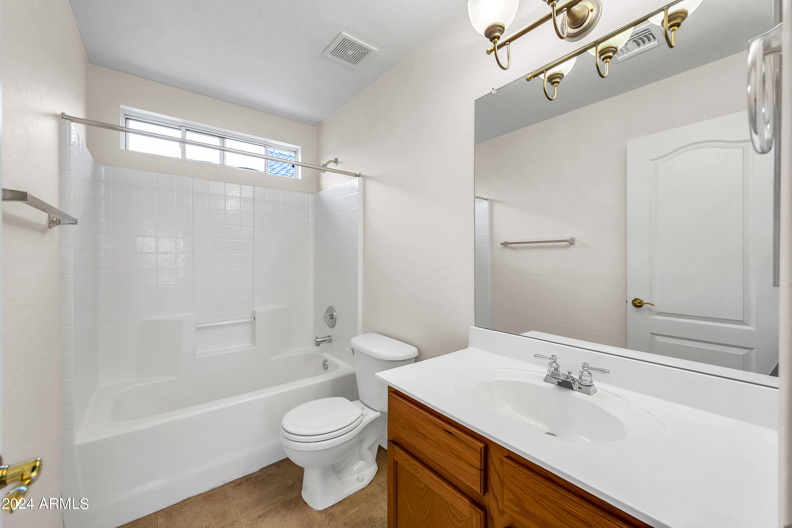 2717 E HARTFORD Avenue