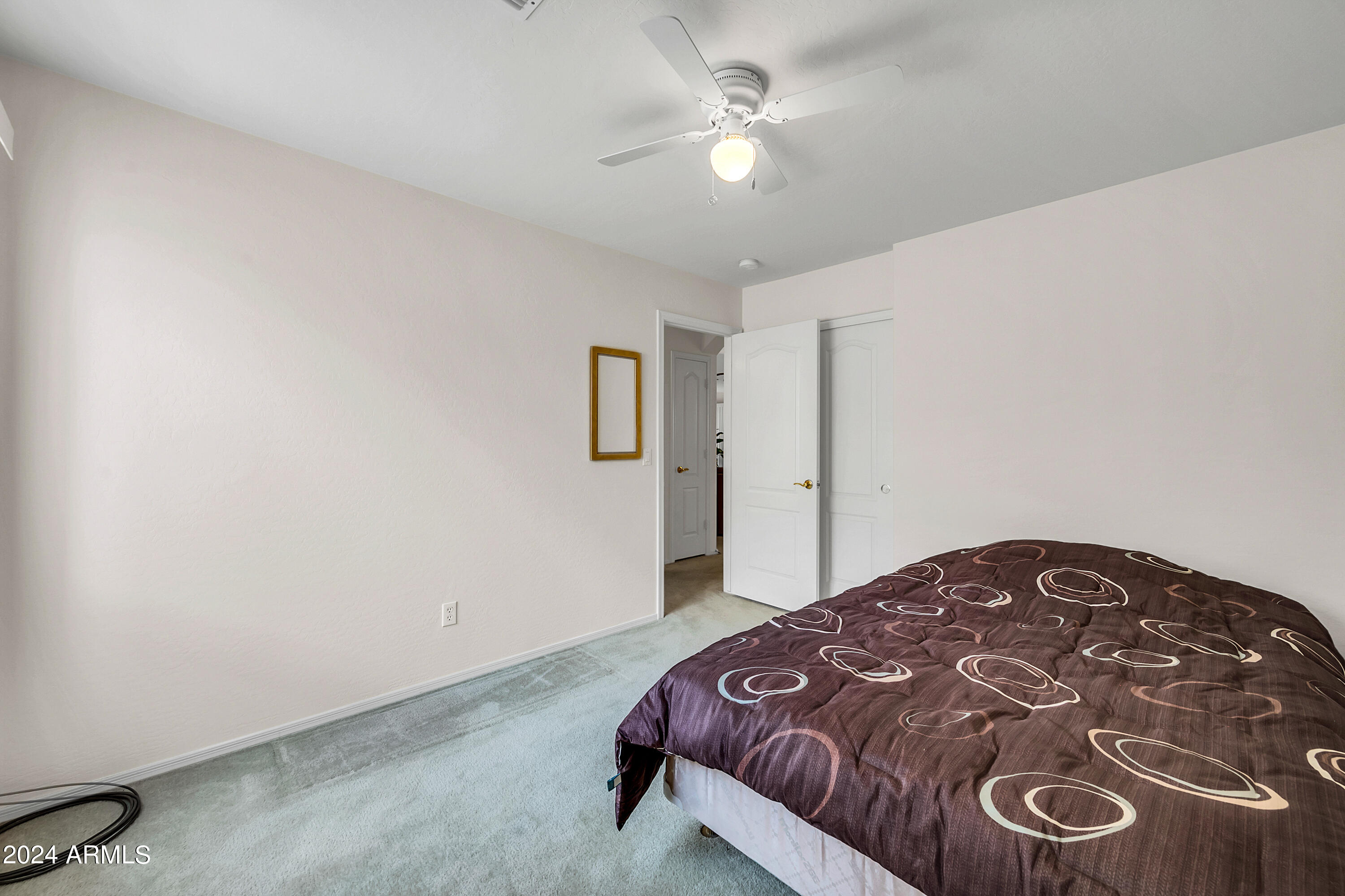 2717 E HARTFORD Avenue