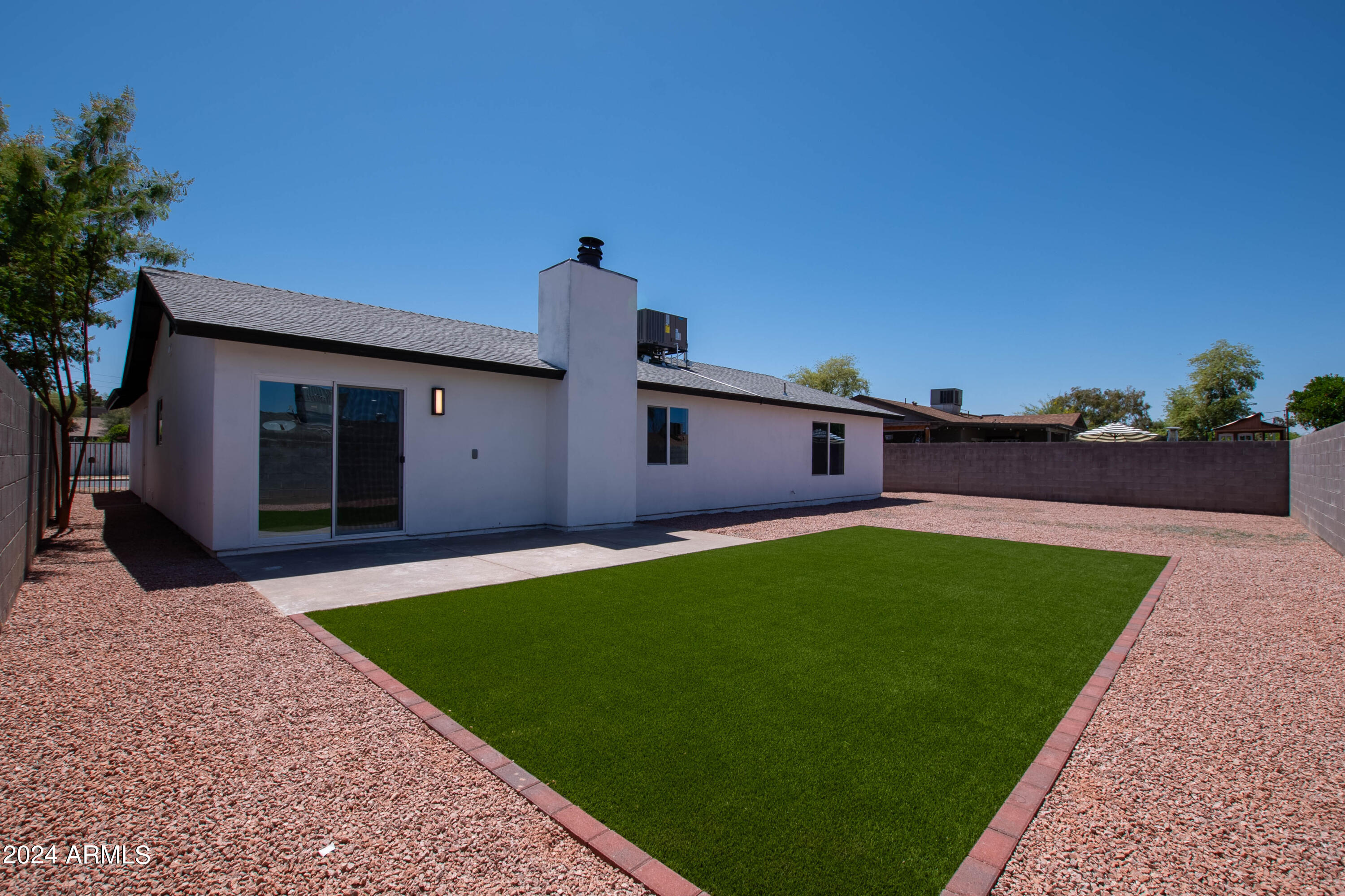 102 W HILLVIEW Street