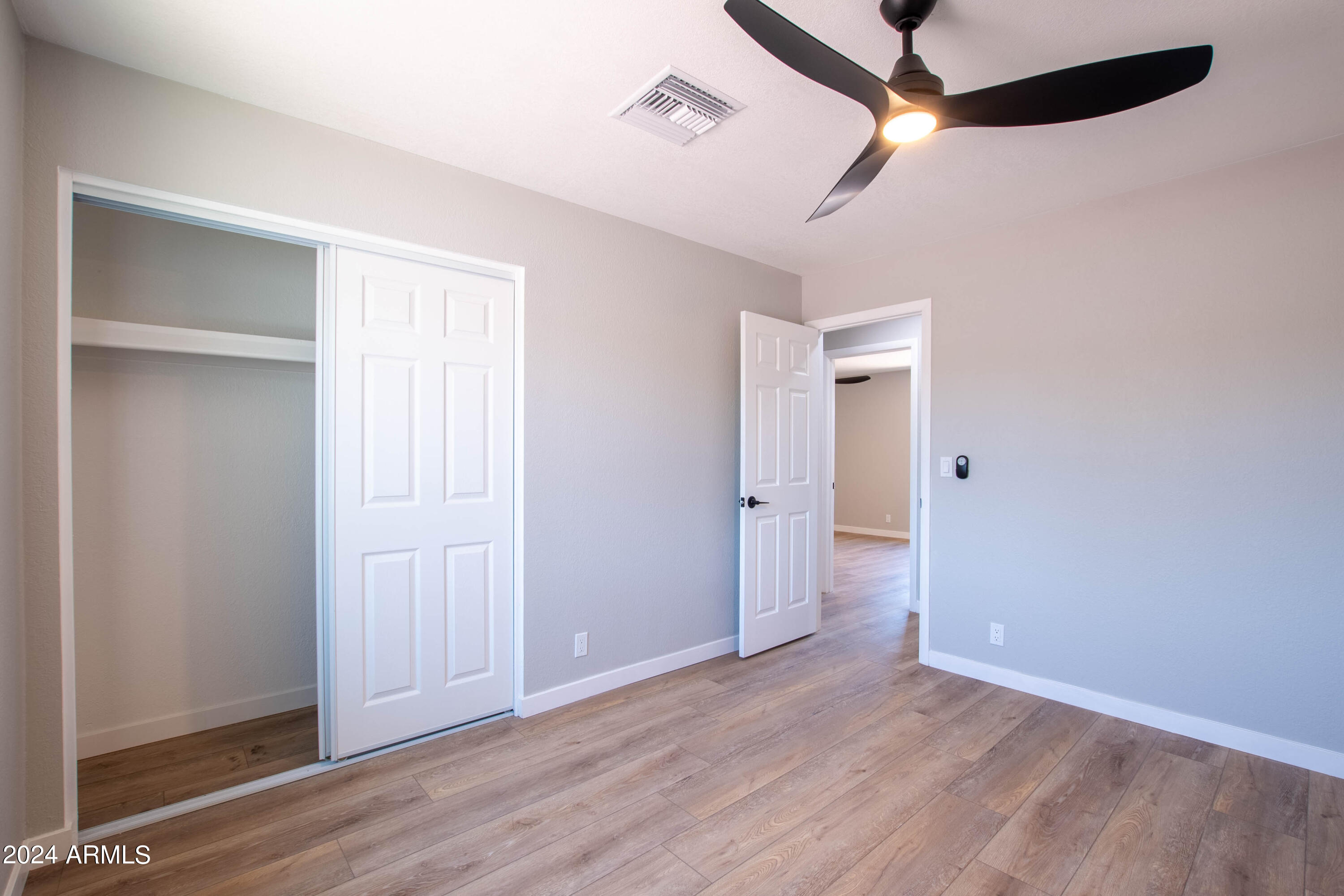 102 W HILLVIEW Street