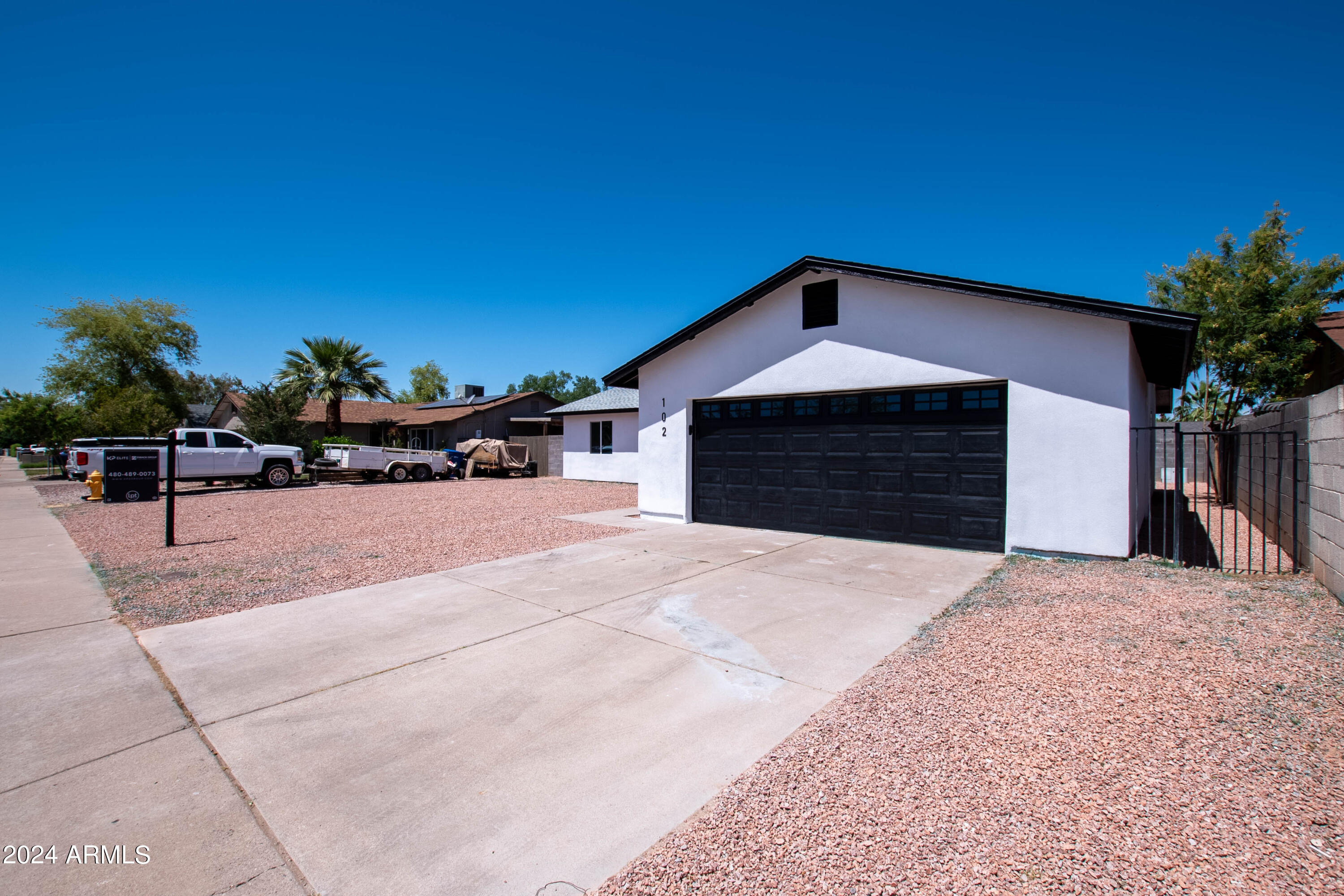 102 W HILLVIEW Street