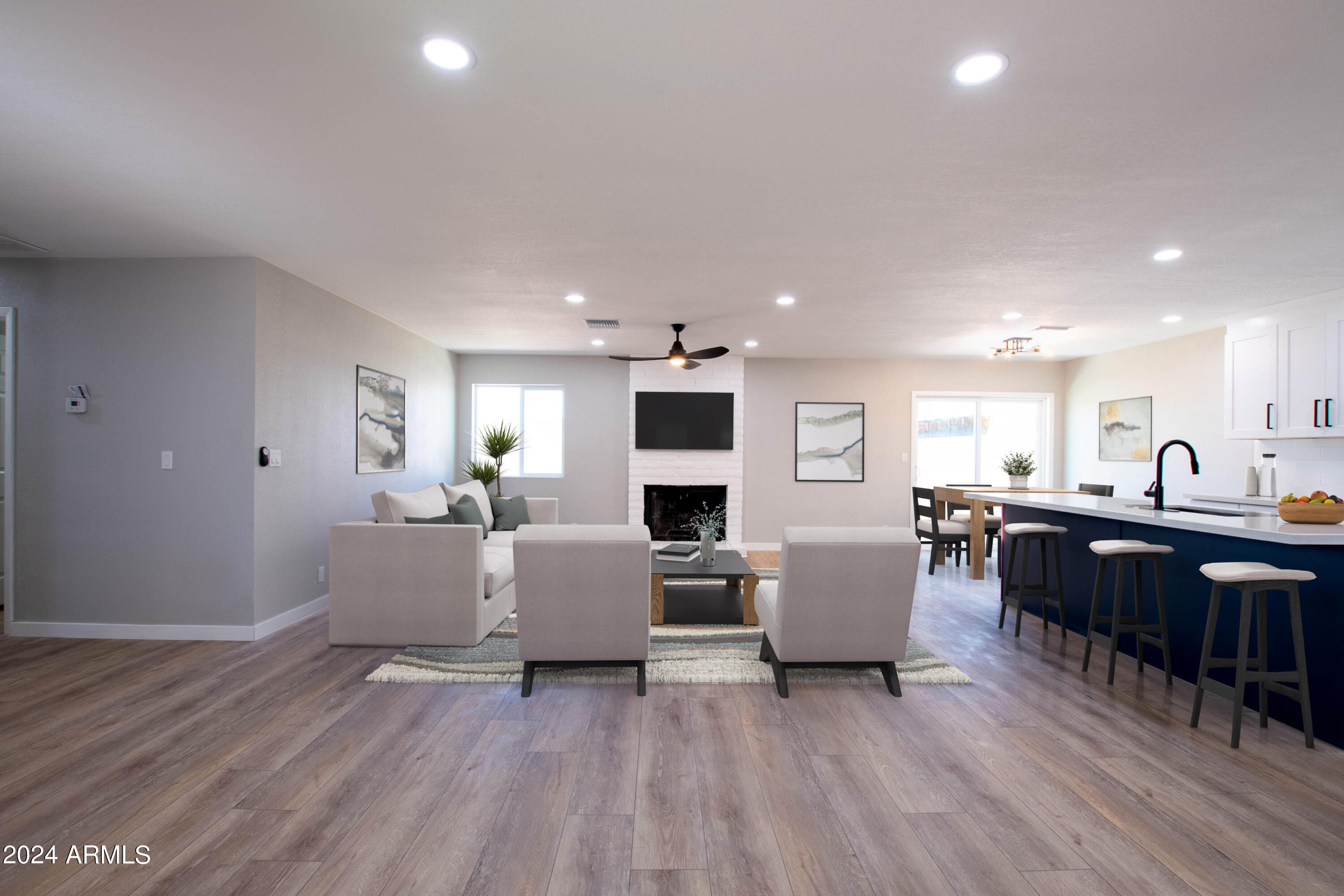 102 W HILLVIEW Street