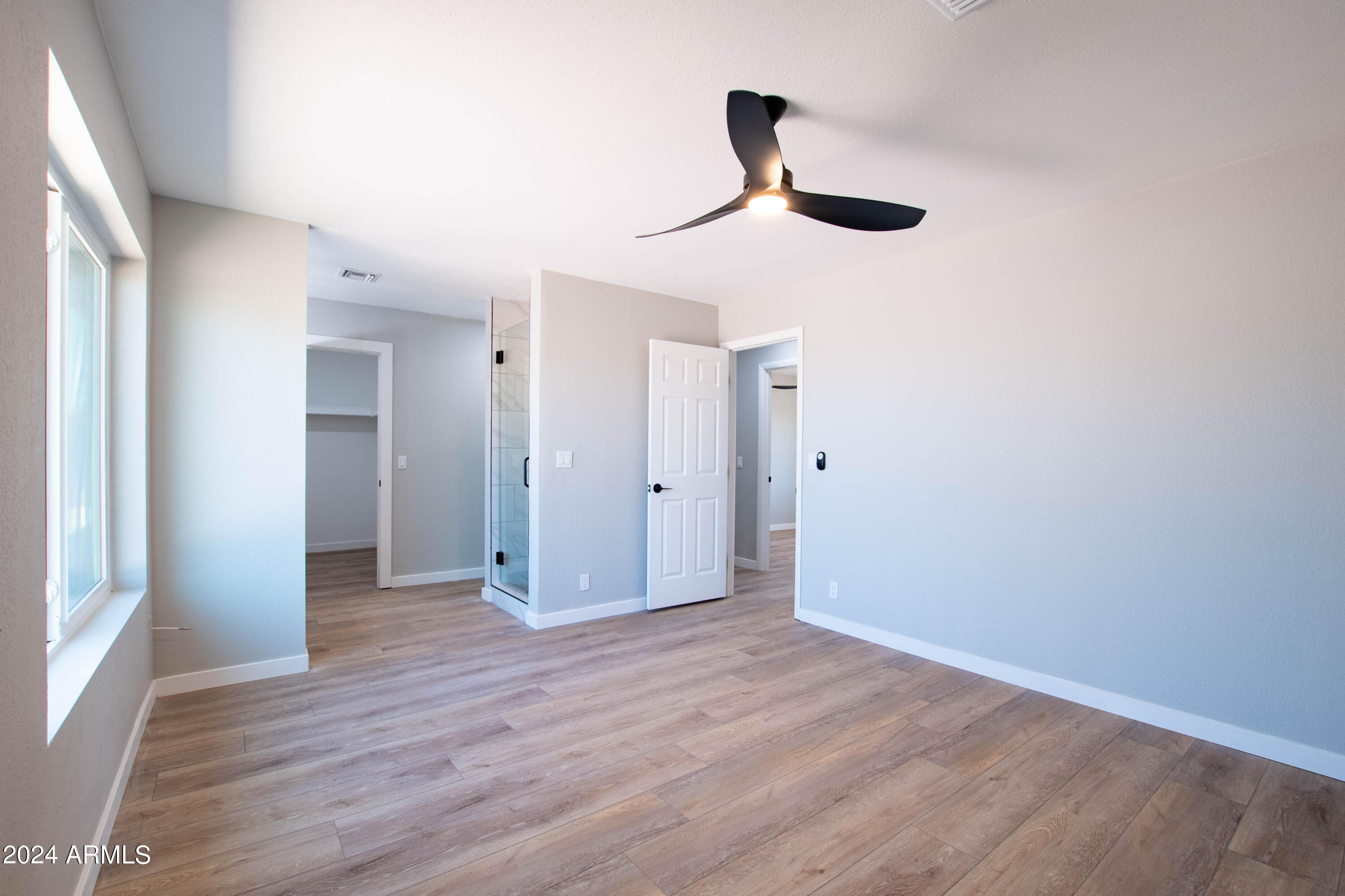 102 W HILLVIEW Street