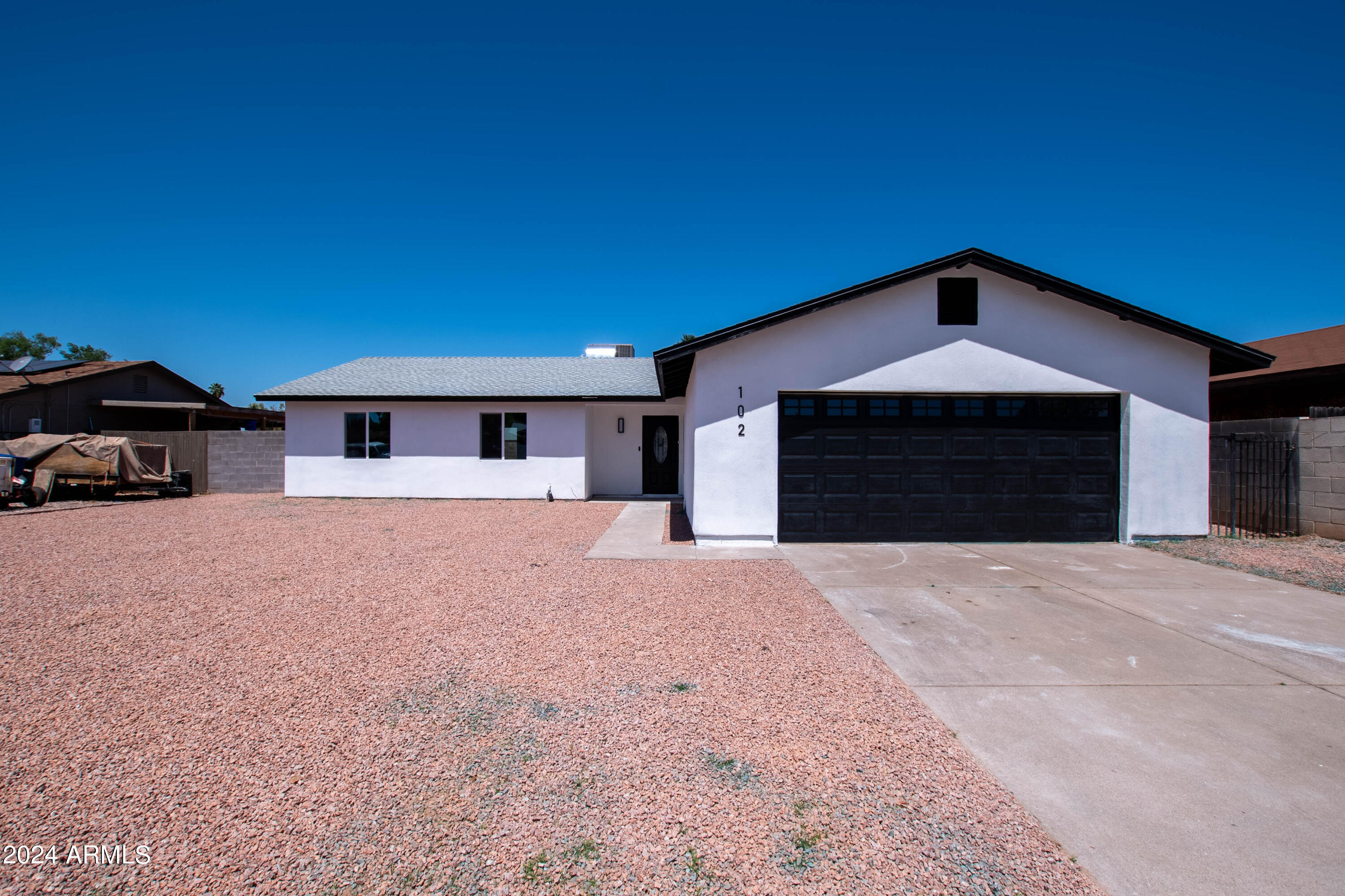 102 W HILLVIEW Street