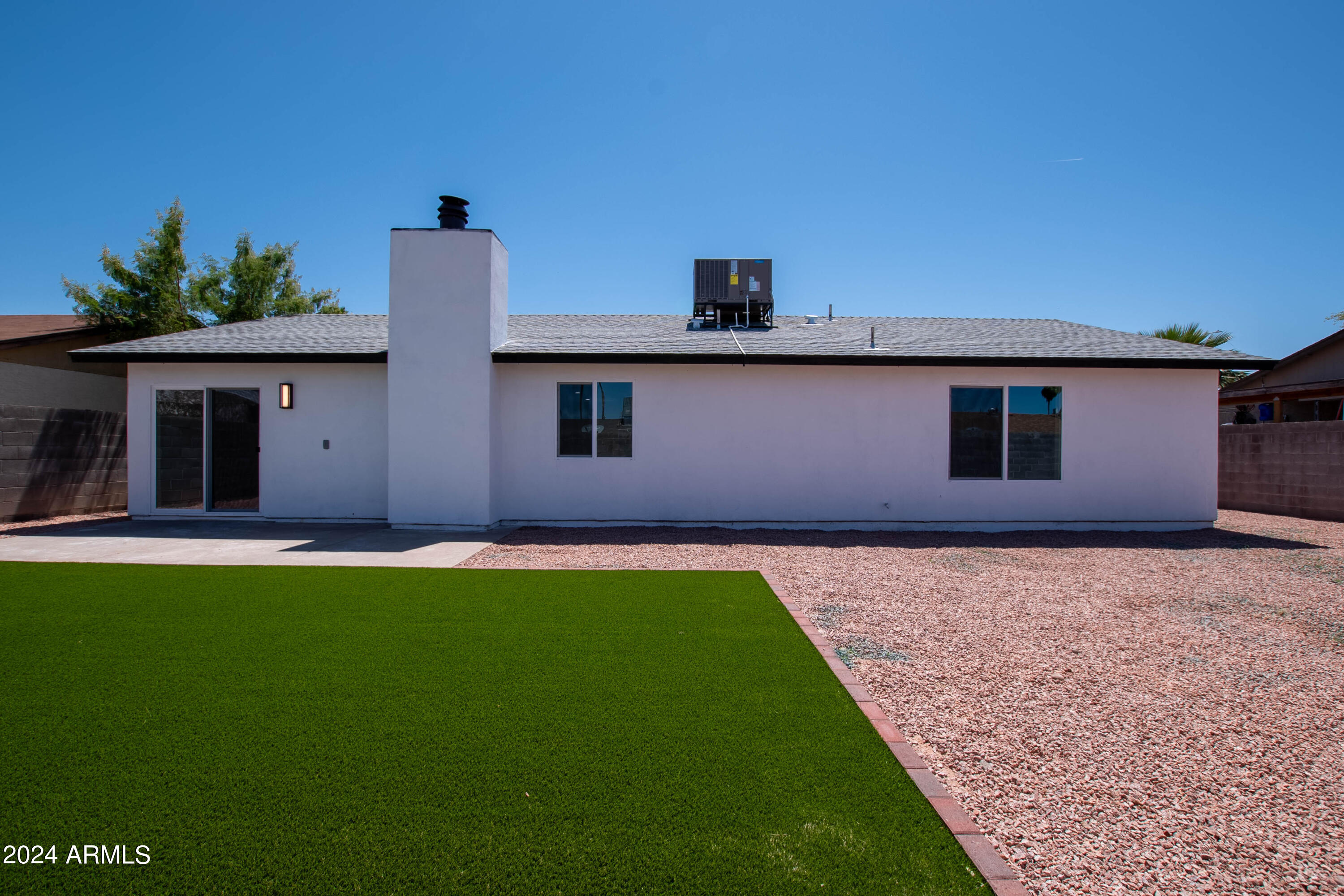 102 W HILLVIEW Street