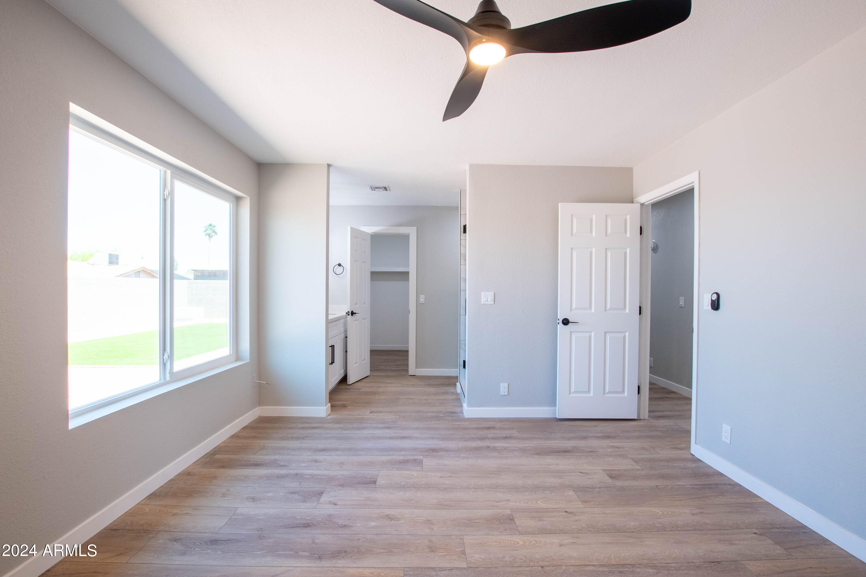 102 W HILLVIEW Street