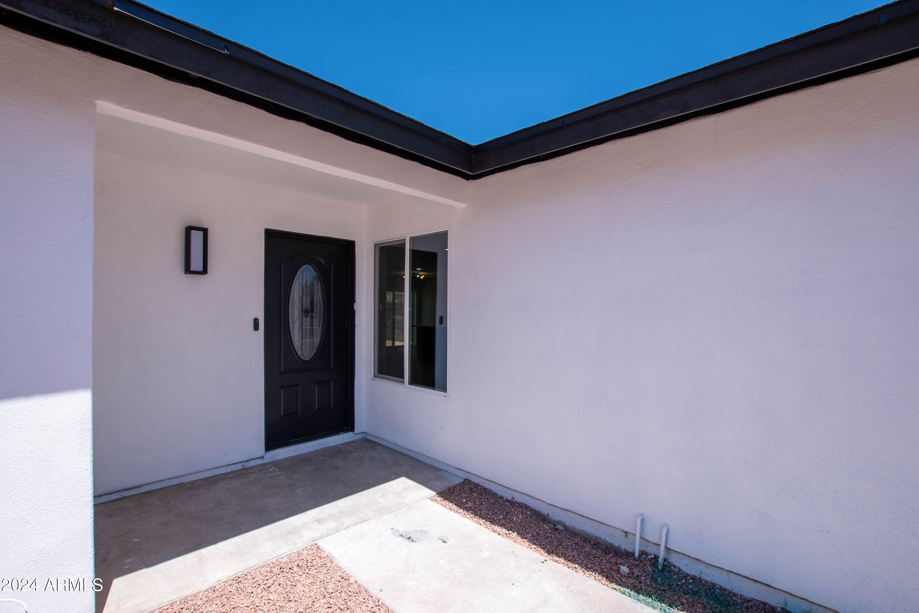 102 W HILLVIEW Street