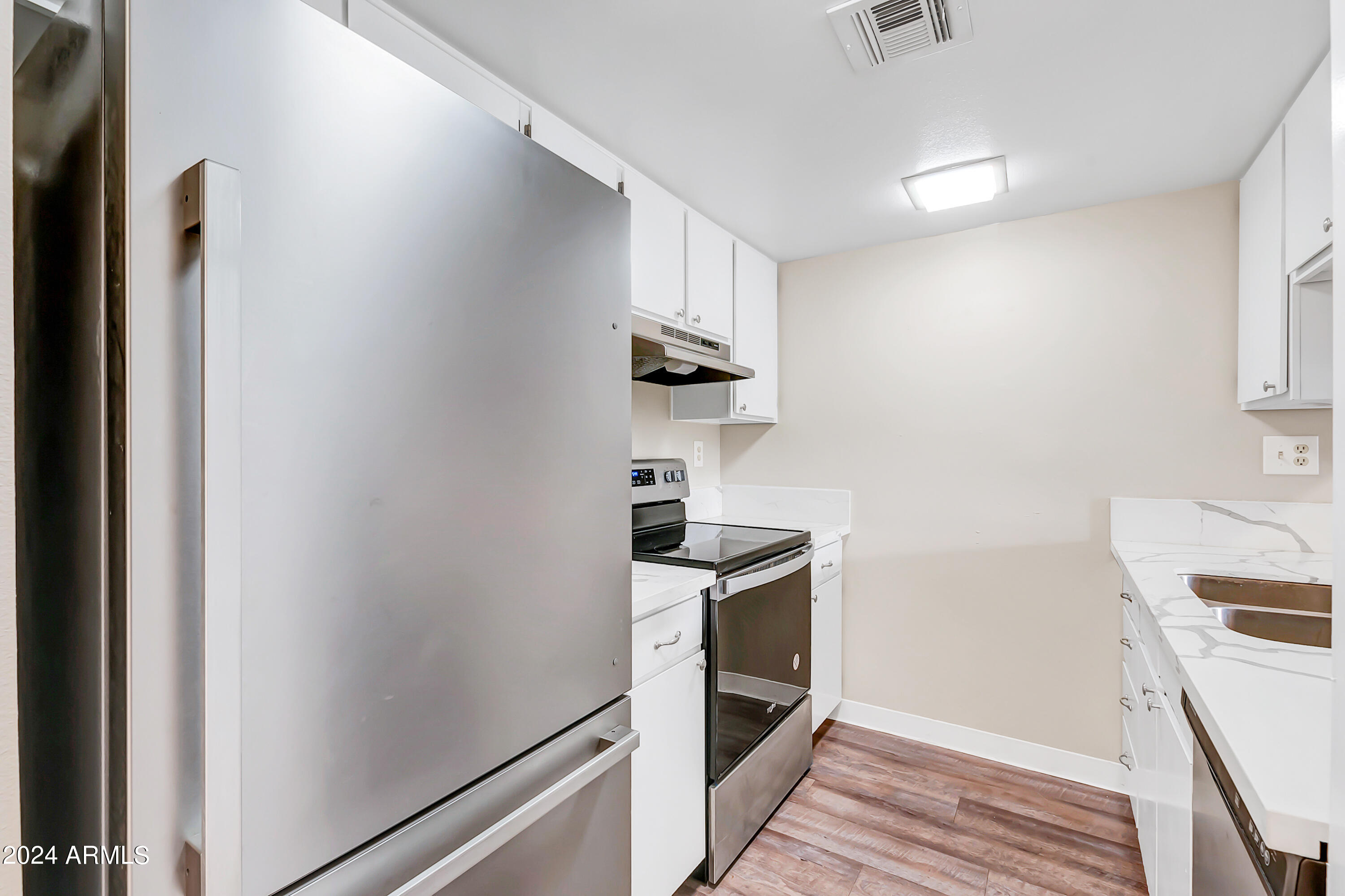 3033 E DEVONSHIRE Avenue, 1034