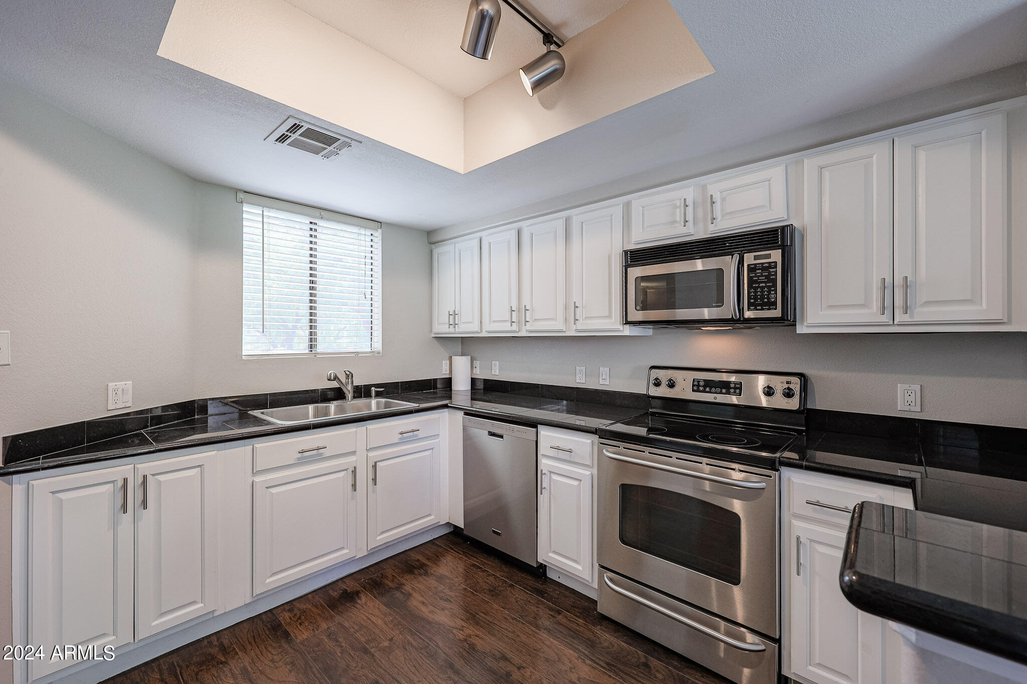 4925 E DESERT COVE Avenue, 201