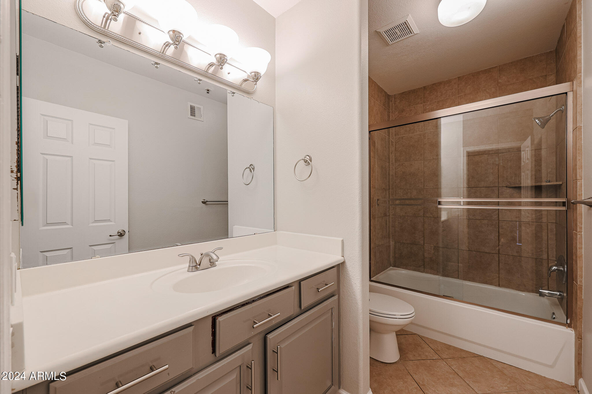 4925 E DESERT COVE Avenue, 201