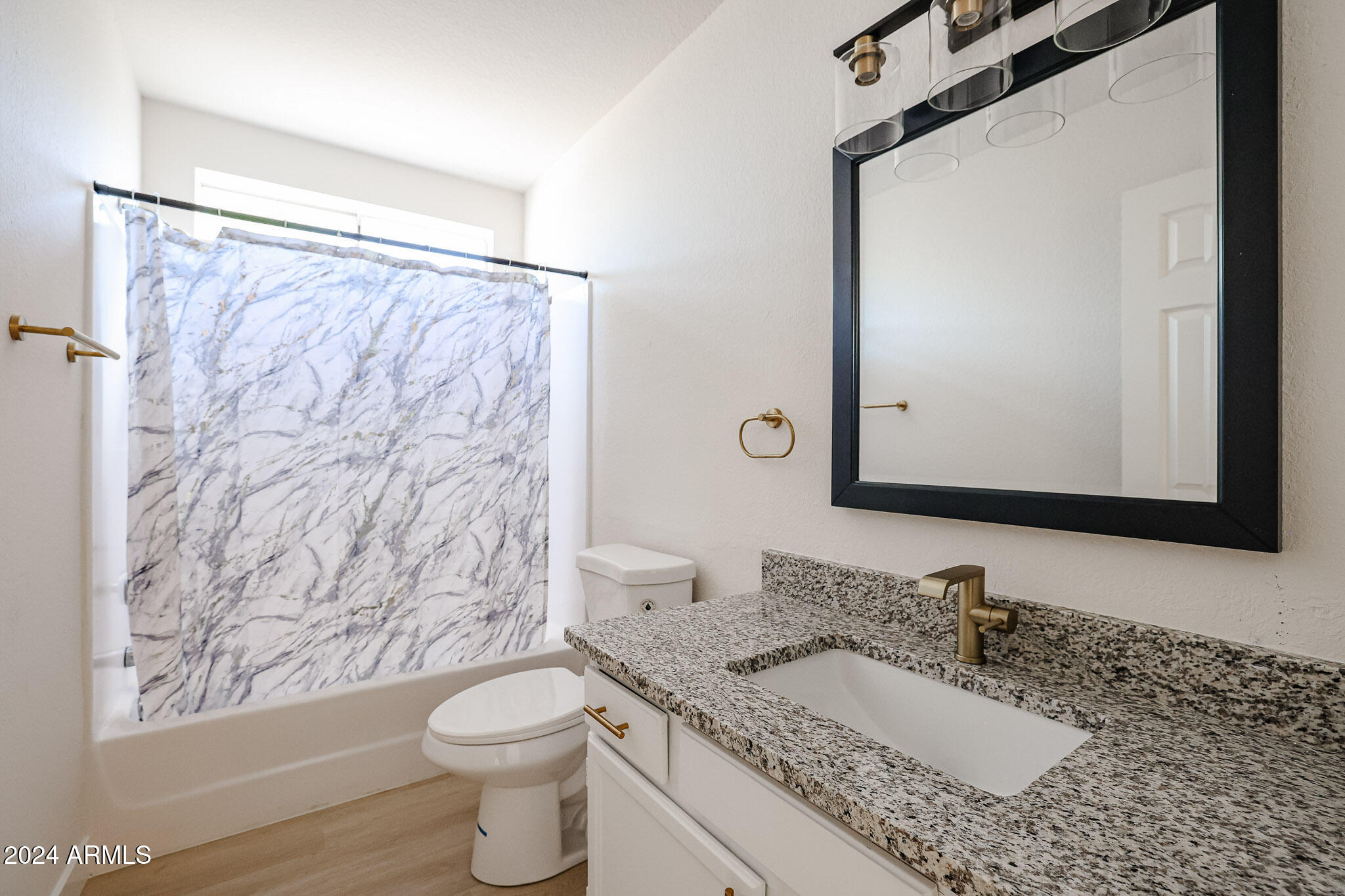 5604 W WHITTEN Street