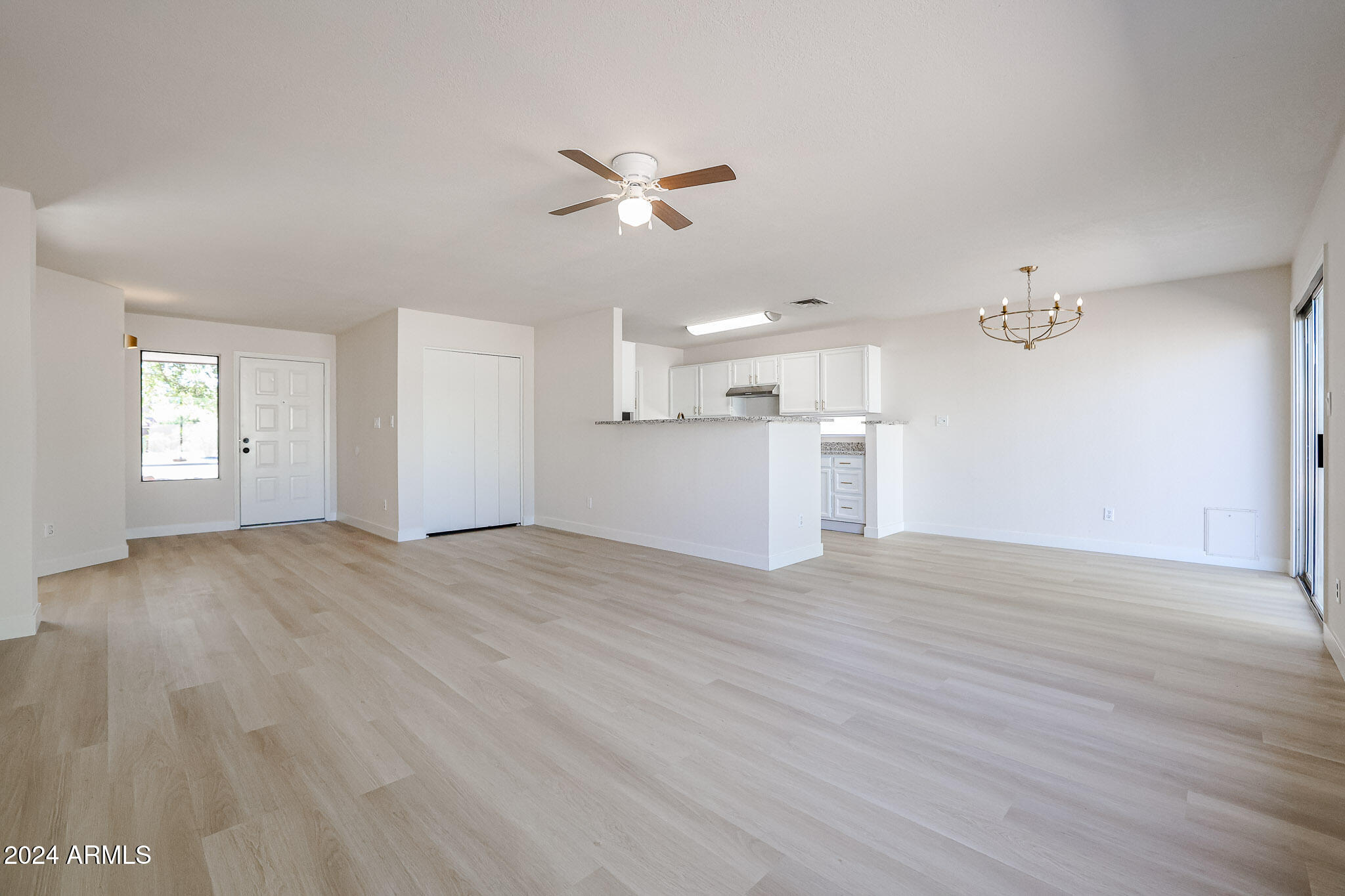 5604 W WHITTEN Street