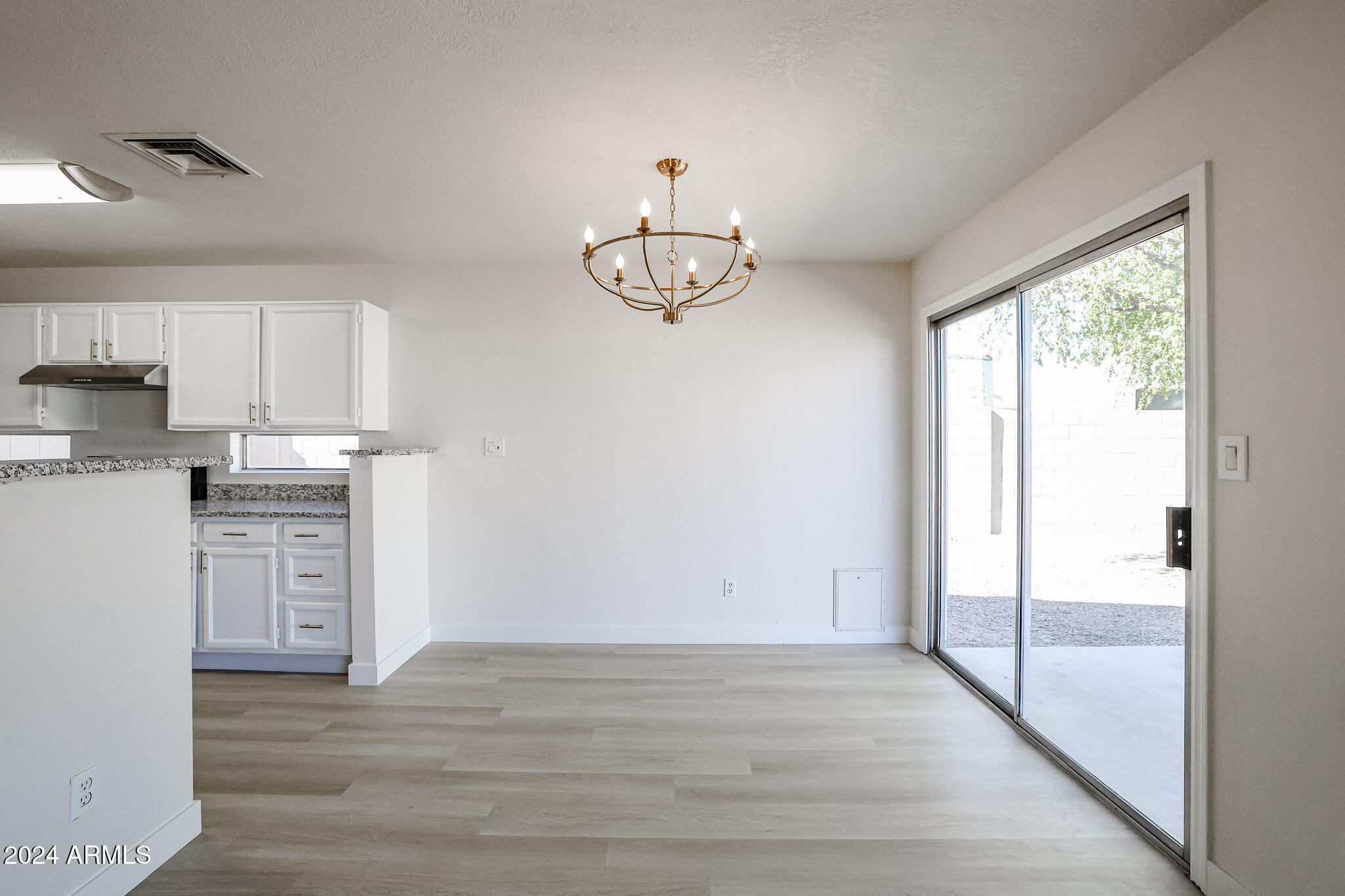 5604 W WHITTEN Street