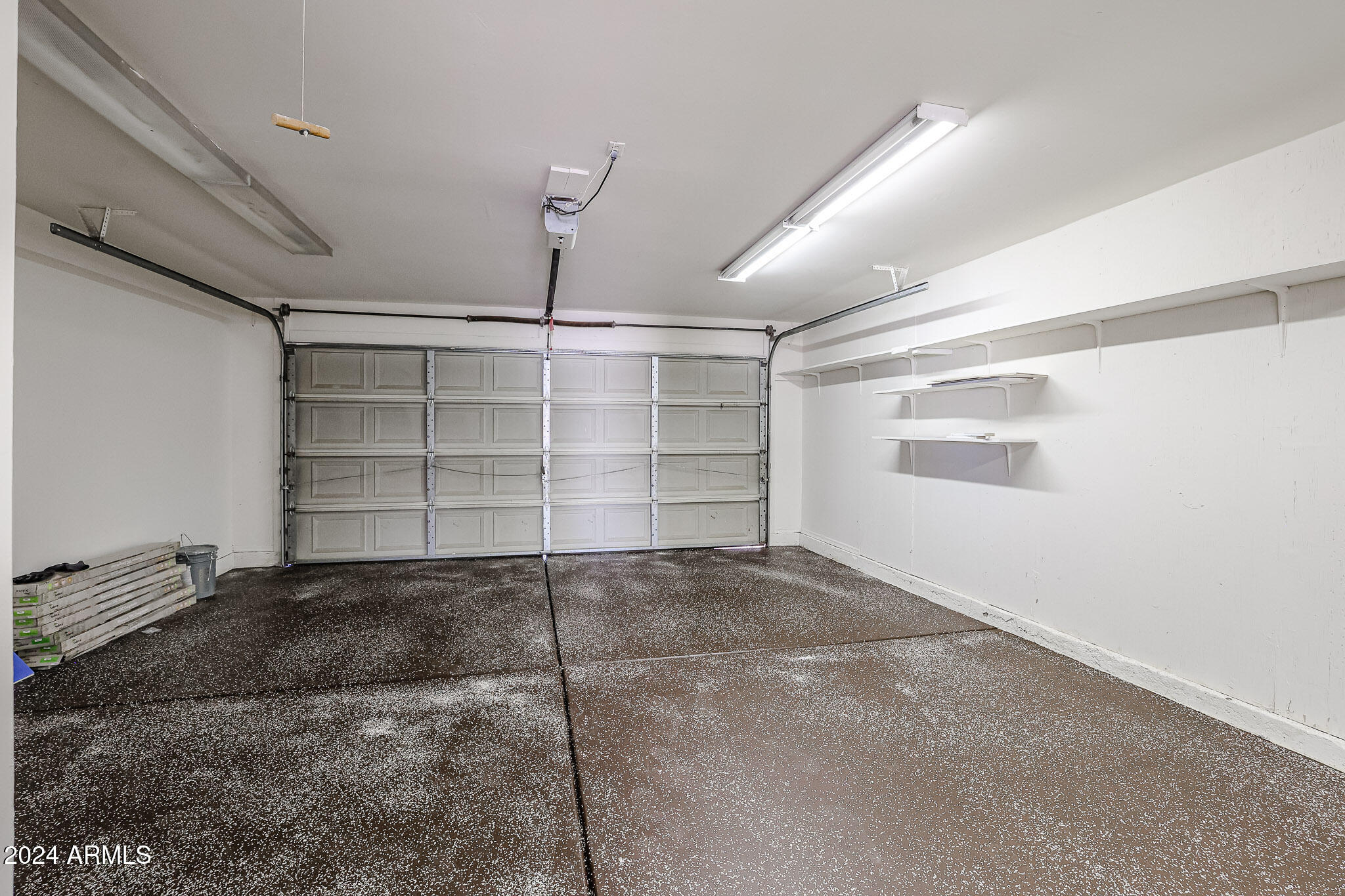 5604 W WHITTEN Street