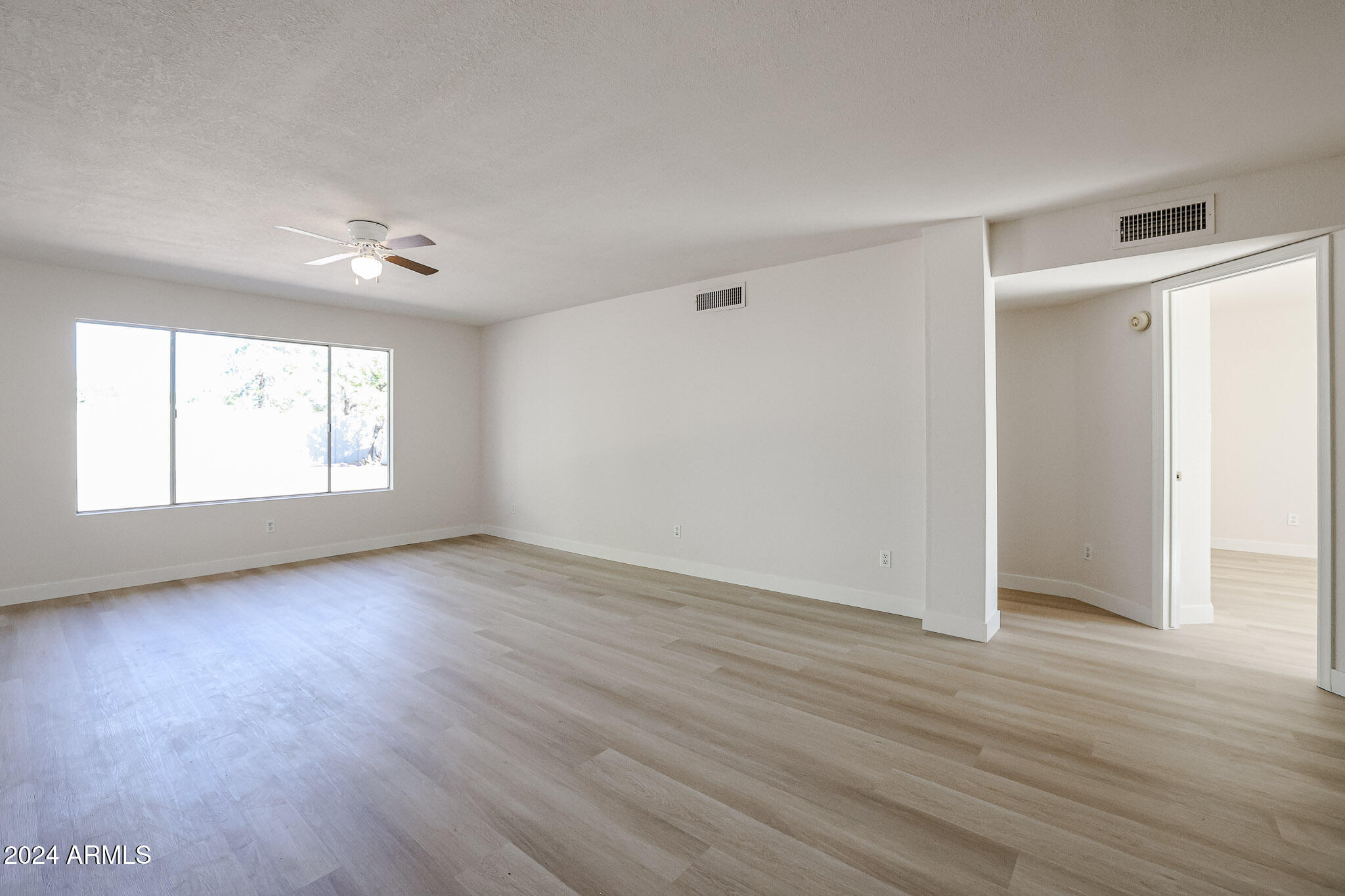 5604 W WHITTEN Street