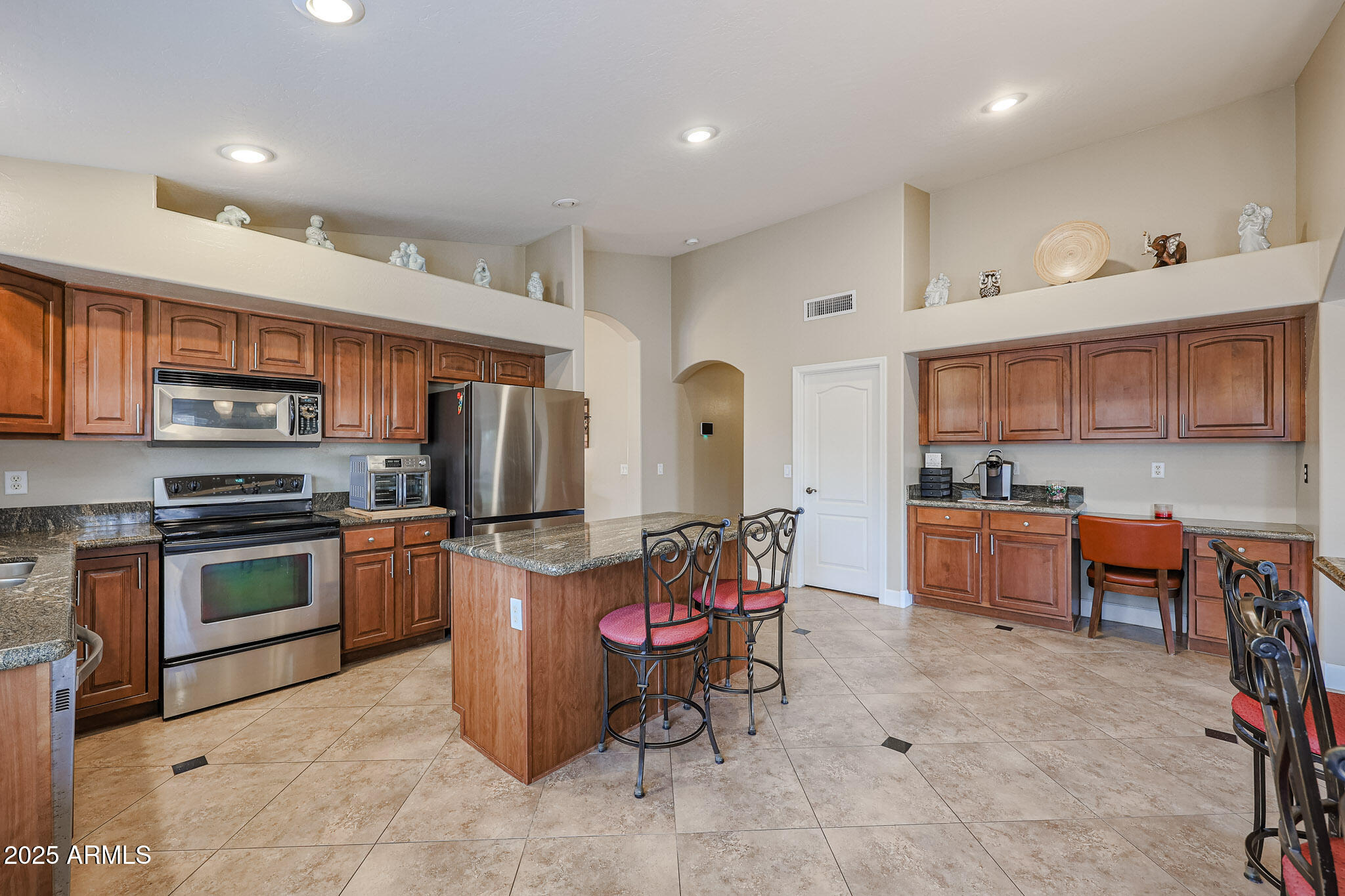 16204 W HILTON Avenue