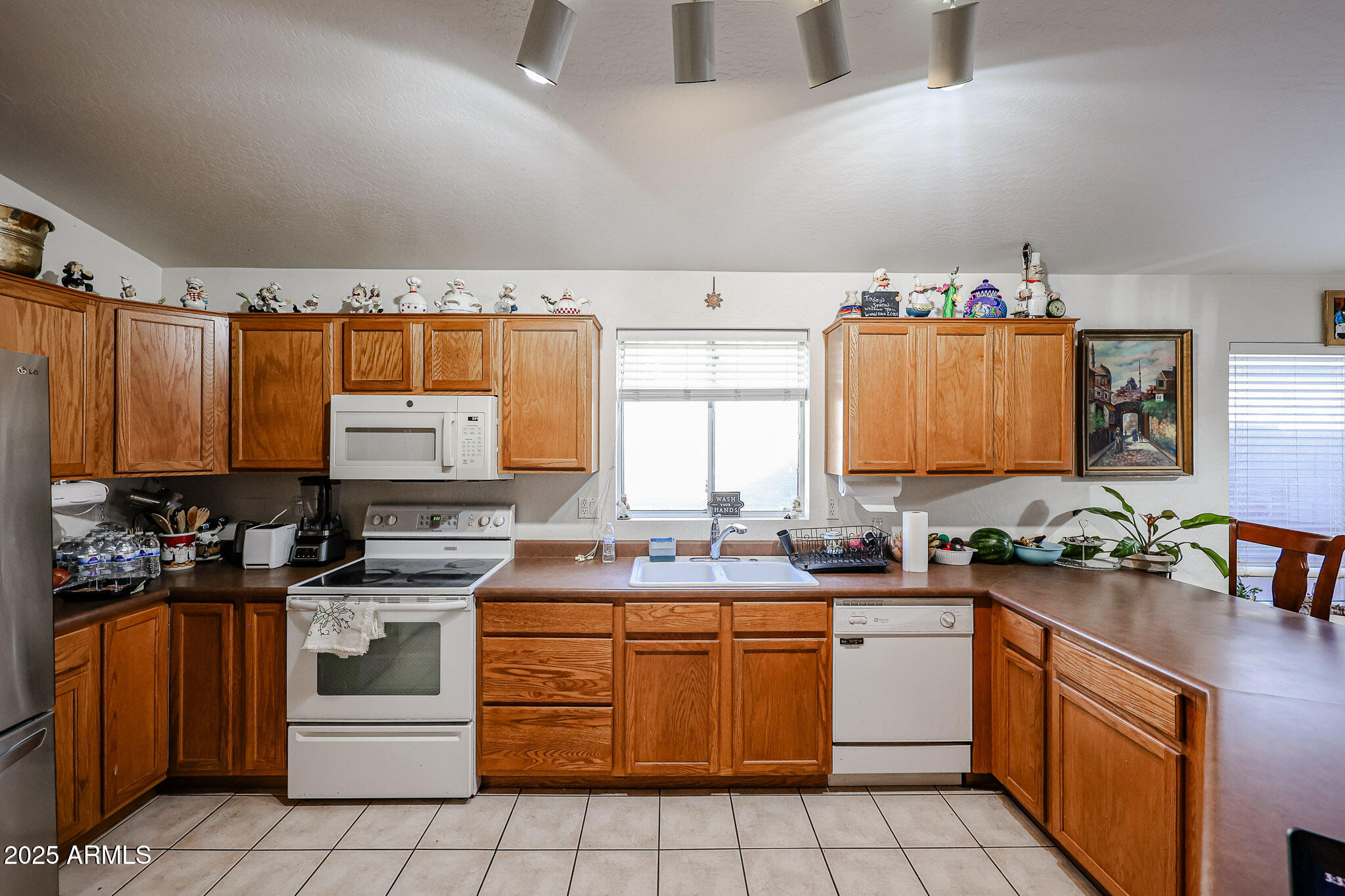 2711 E CAMPO BELLO Drive