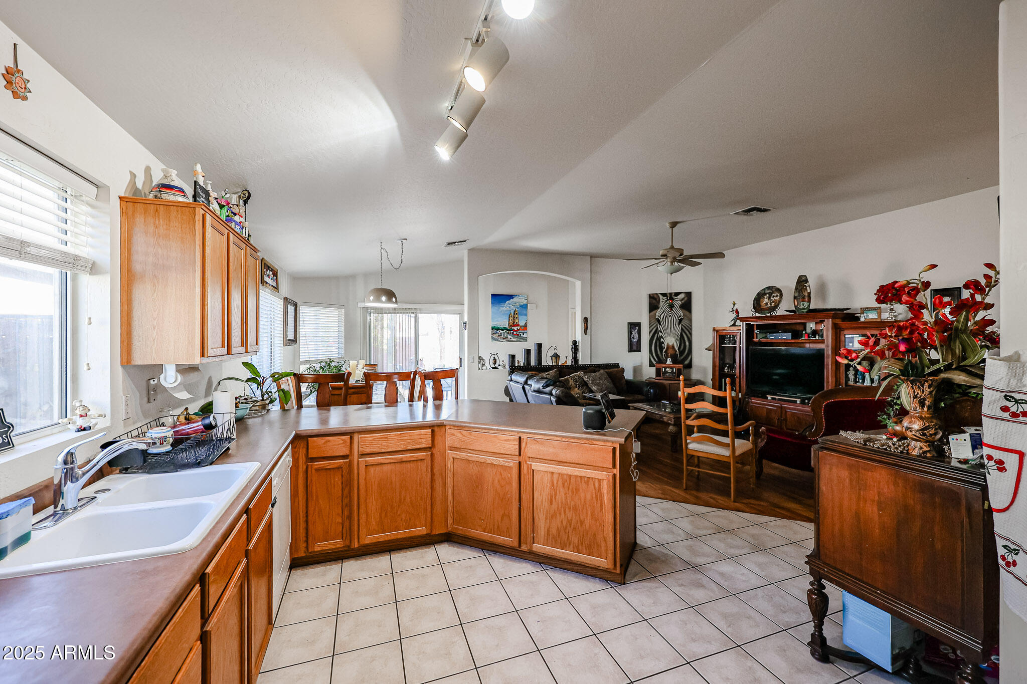 2711 E CAMPO BELLO Drive