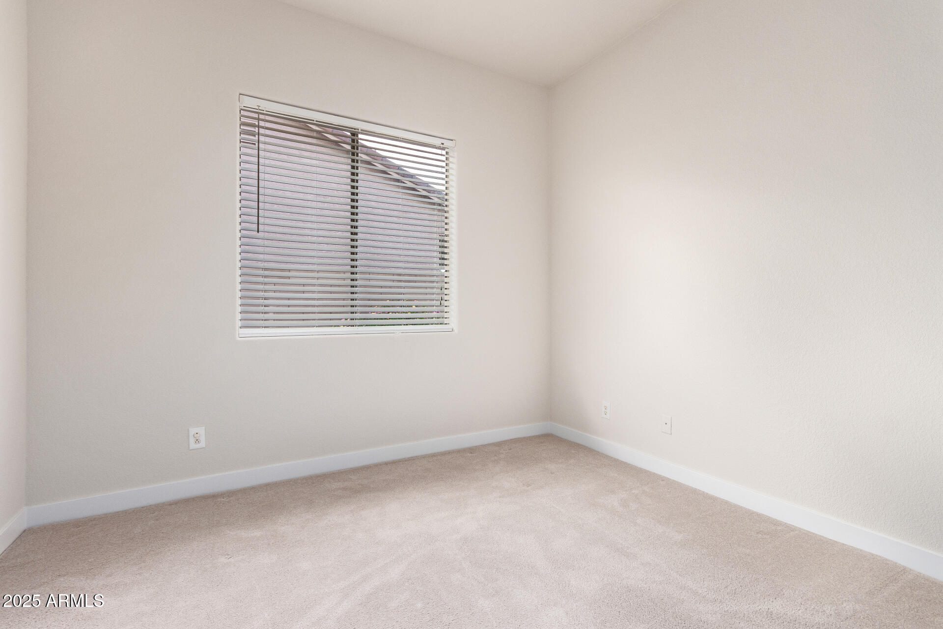 1112 E WINGED FOOT Drive