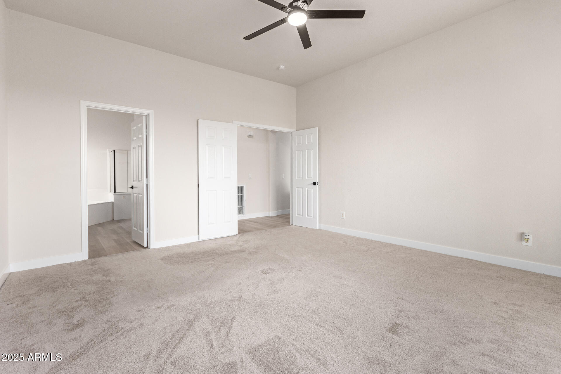 1112 E WINGED FOOT Drive