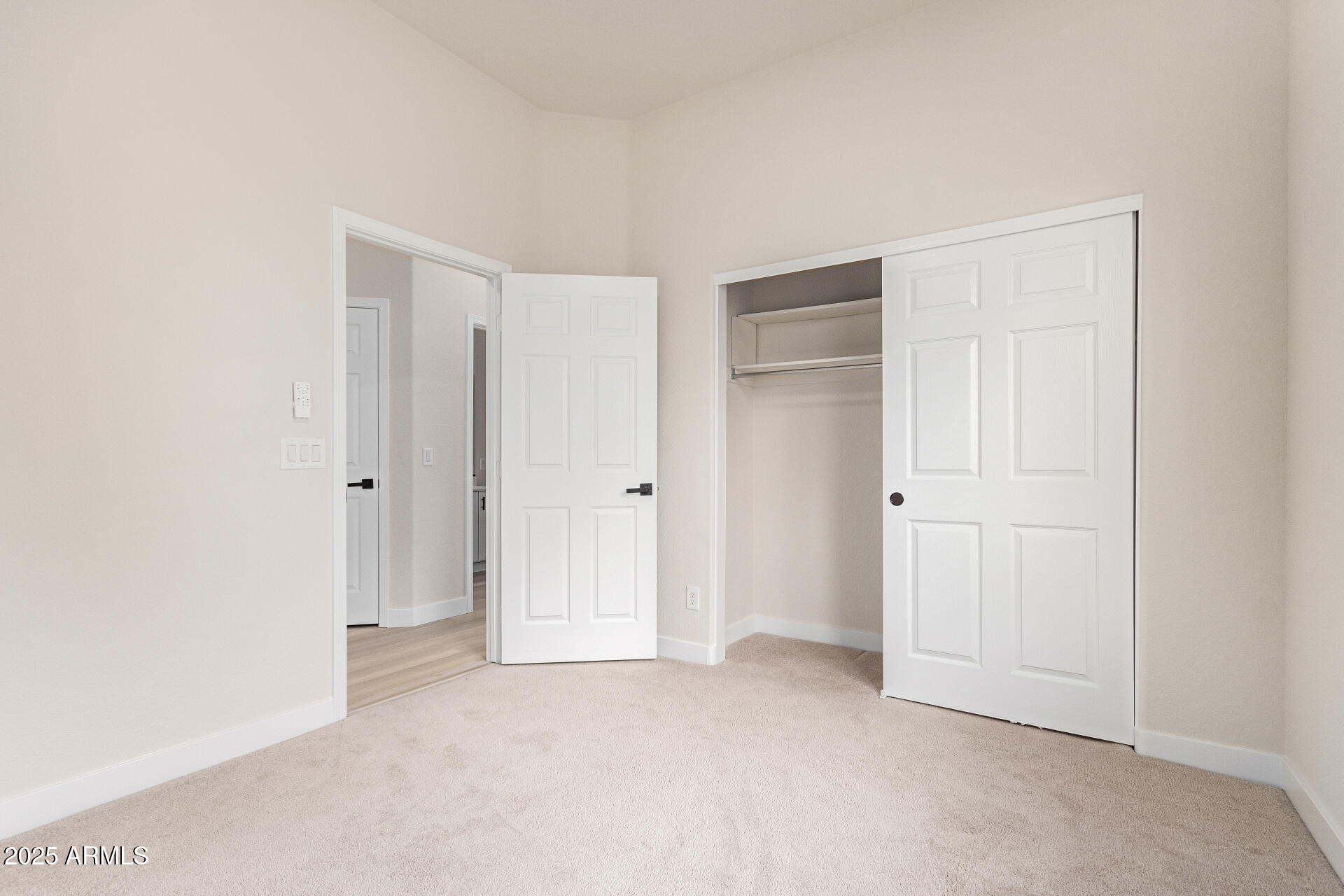 1112 E WINGED FOOT Drive