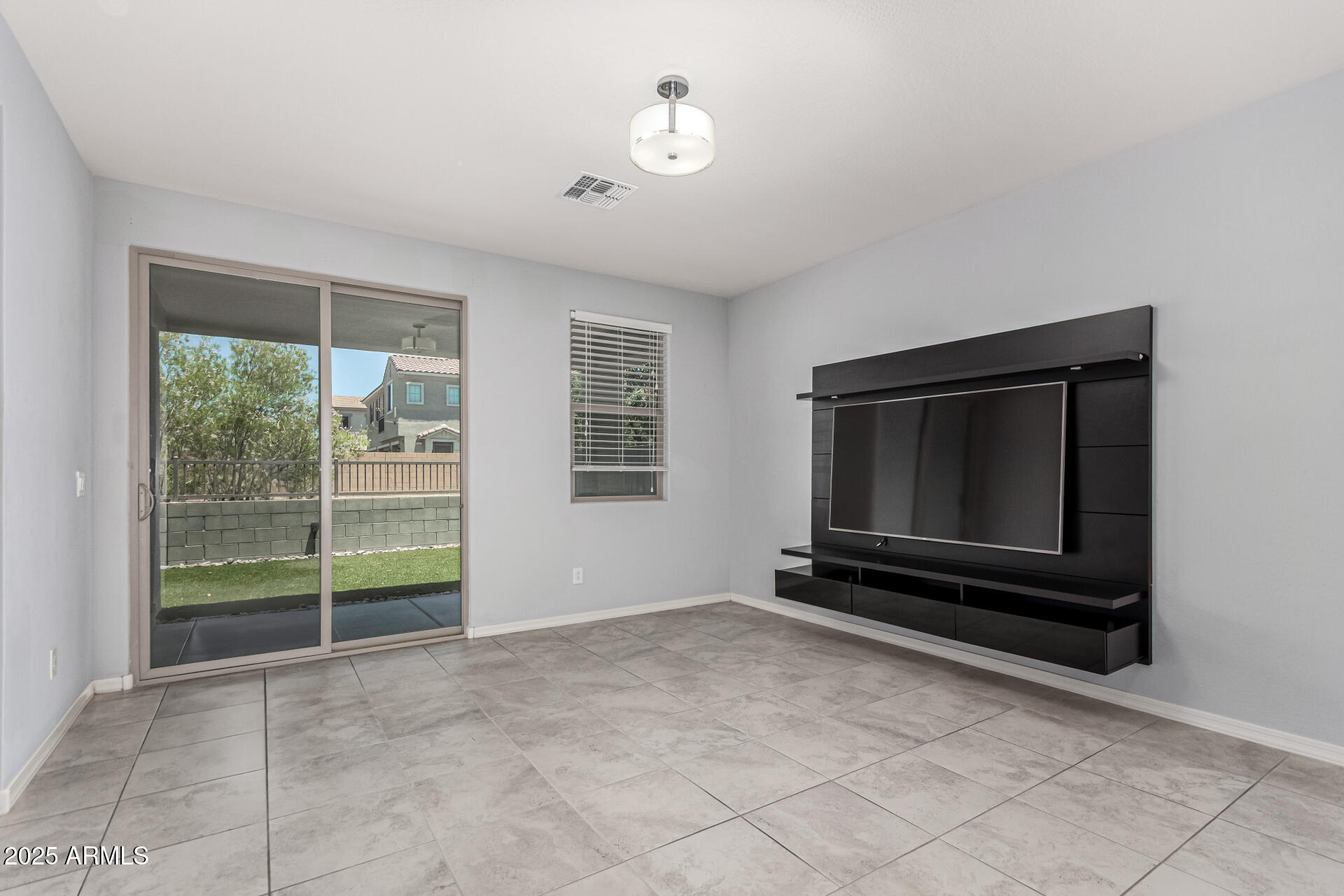 7423 S 28TH Place