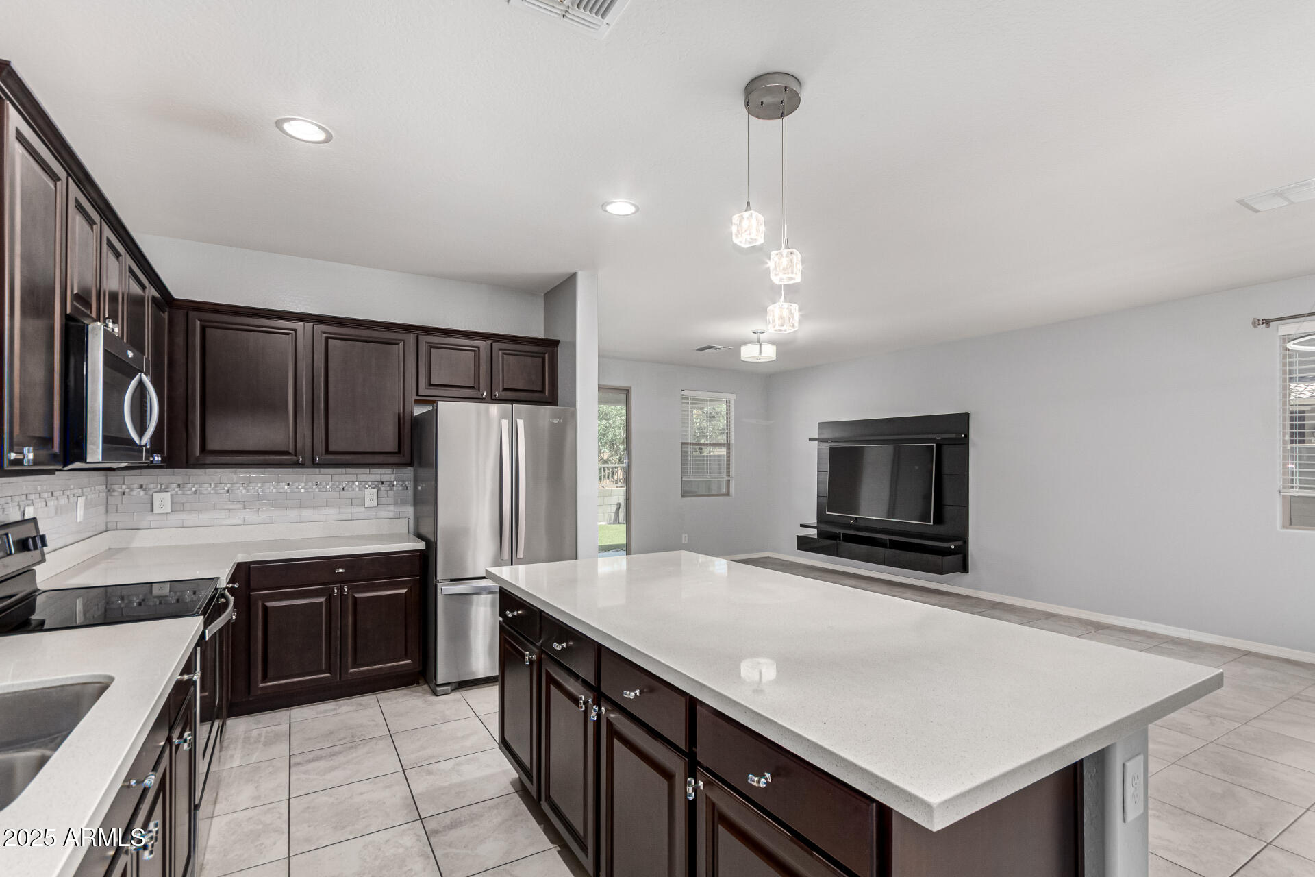7423 S 28TH Place