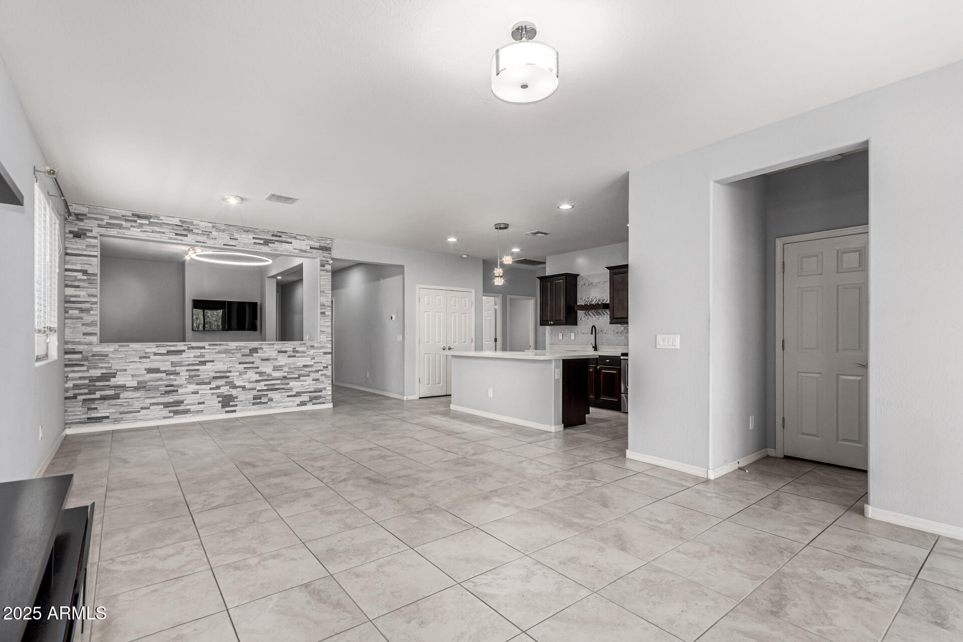 7423 S 28TH Place