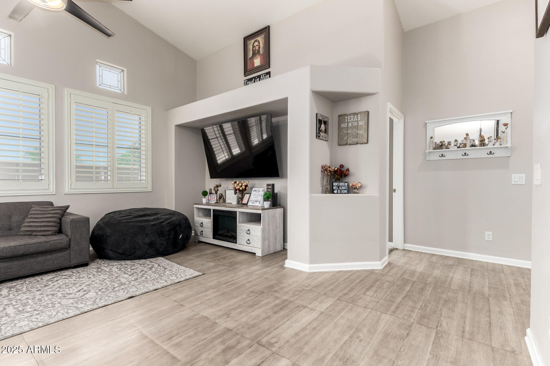 2304 S BERNARD